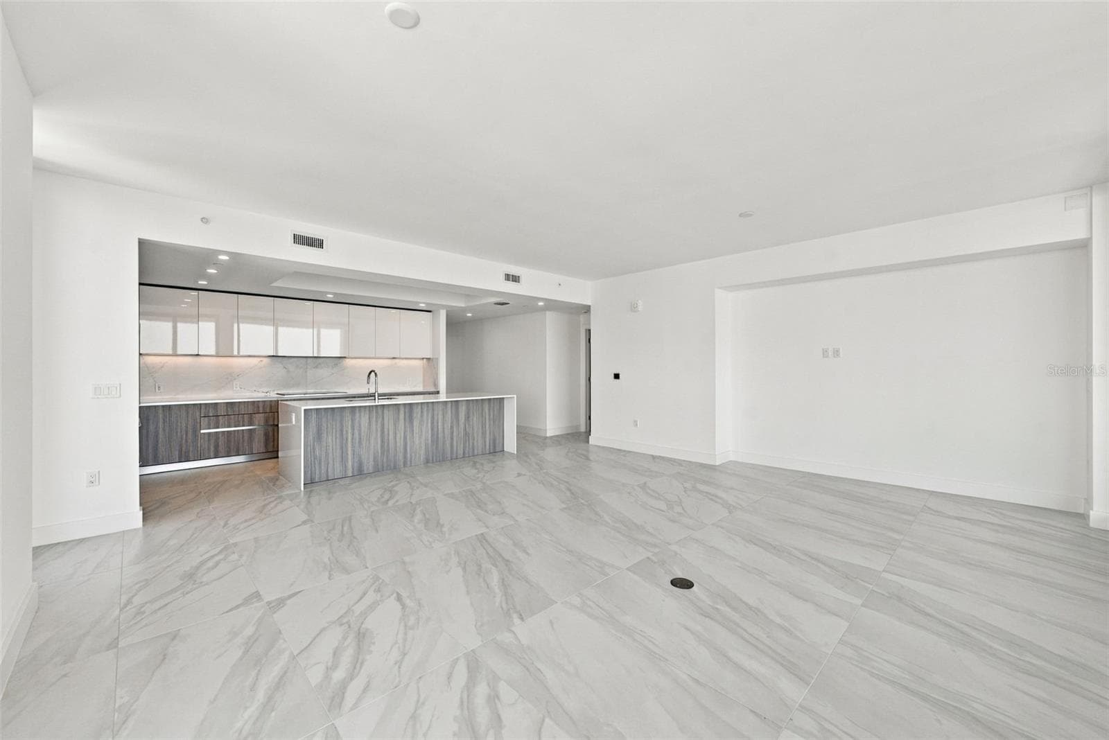 Condominium at 5713 BOWEN DANIEL DR #1206, TAMPA, photo 9 of 70
