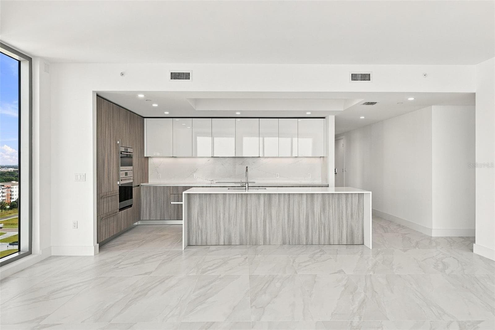 Condominium at 5713 BOWEN DANIEL DR #1206, TAMPA, photo 10 of 70