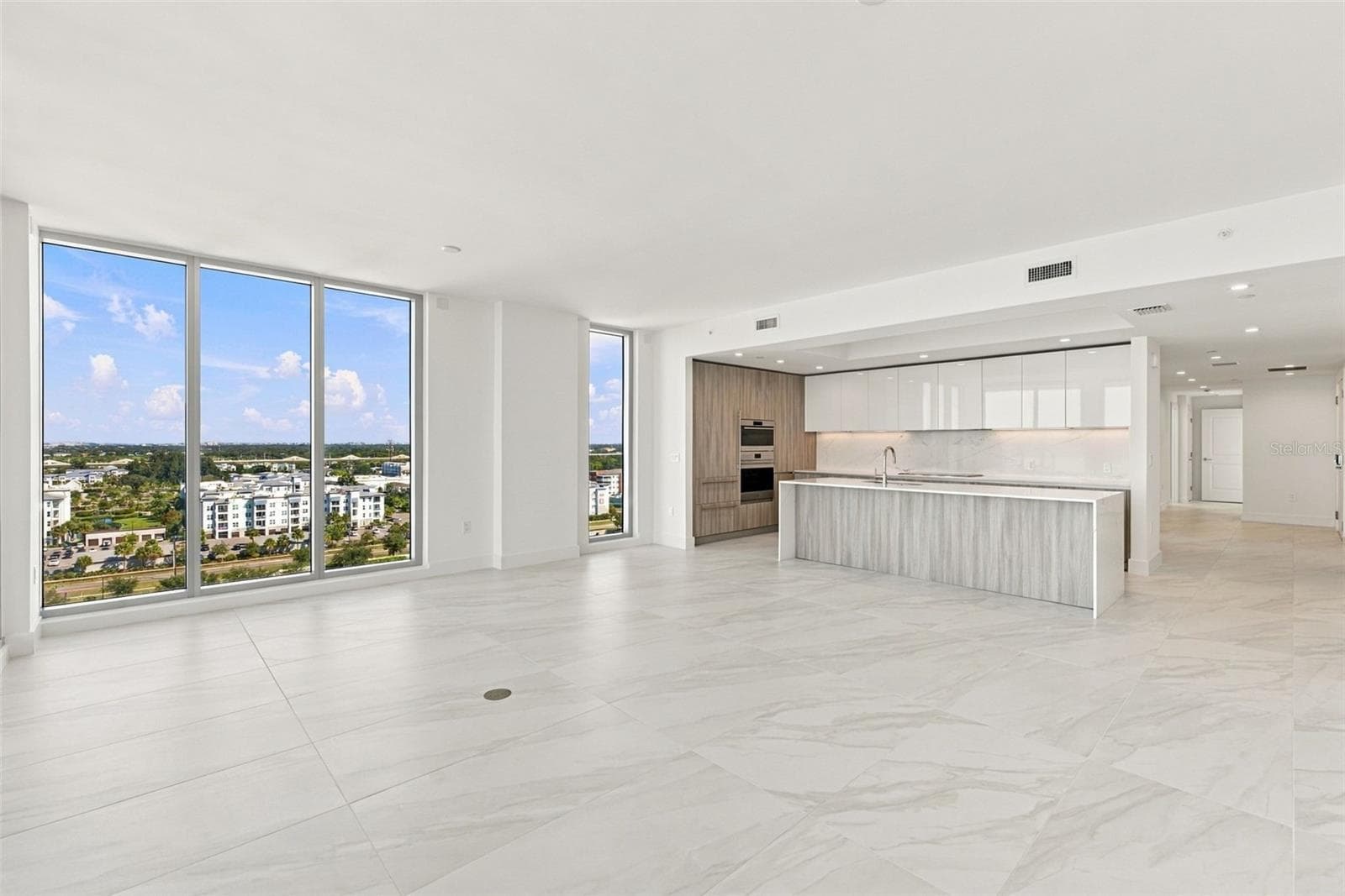 Condominium at 5713 BOWEN DANIEL DR #1206, TAMPA, photo 11 of 70