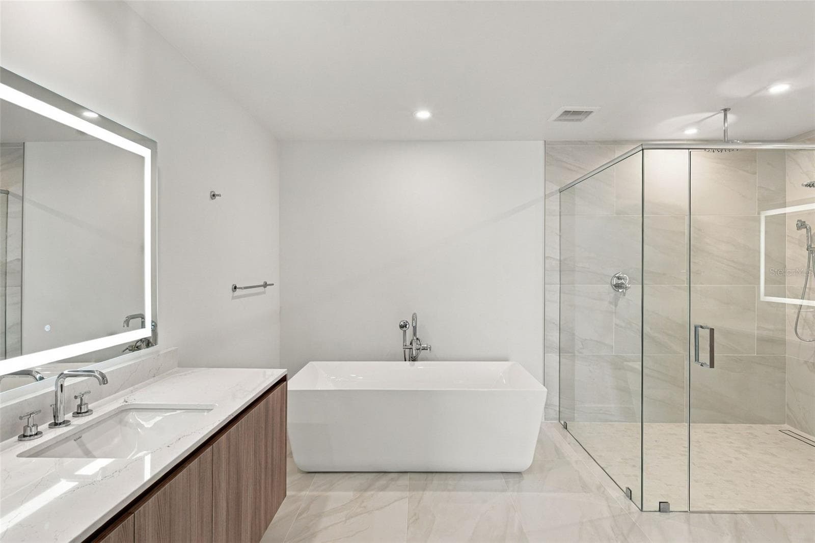 Condominium at 5713 BOWEN DANIEL DR #1206, TAMPA, photo 22 of 70