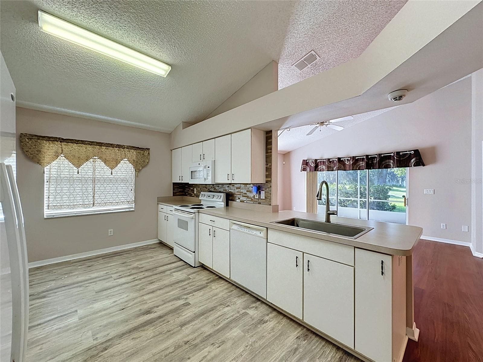 Kitchen - 4004 CAPLAND AVE, CLERMONT