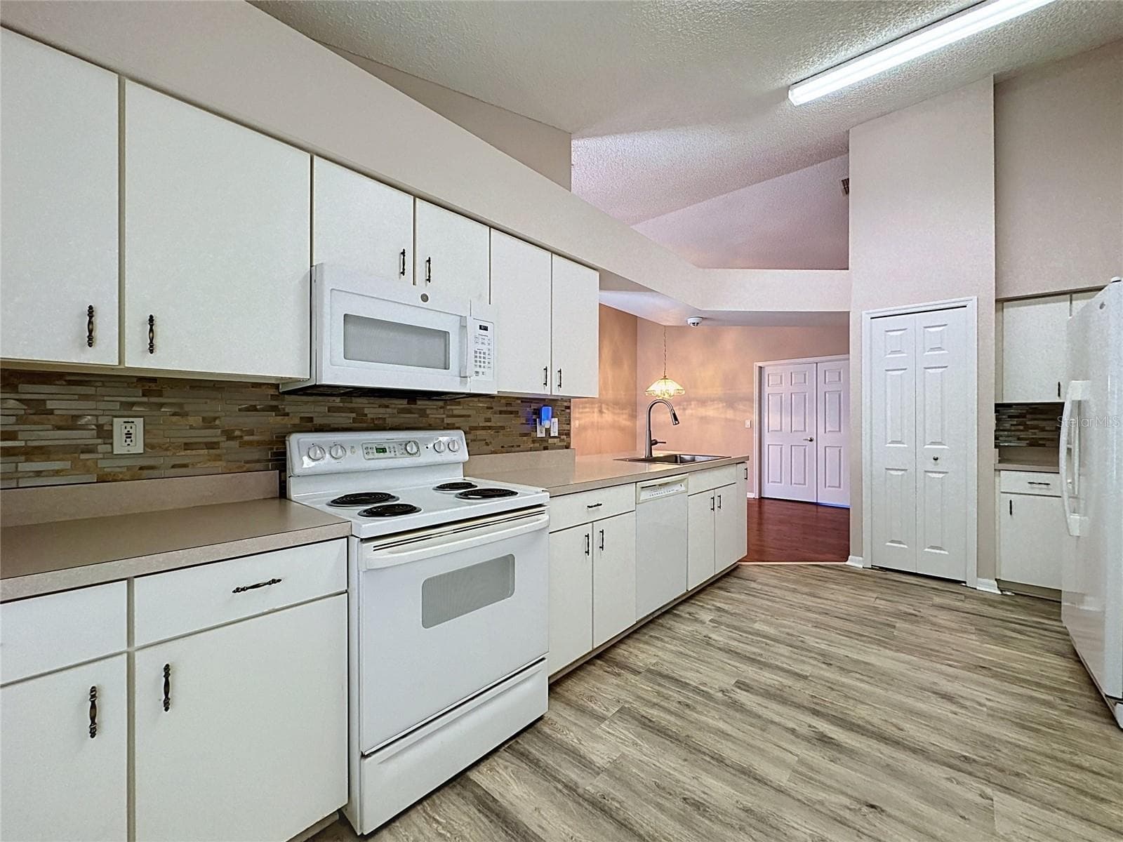 Kitchen - 4004 CAPLAND AVE, CLERMONT