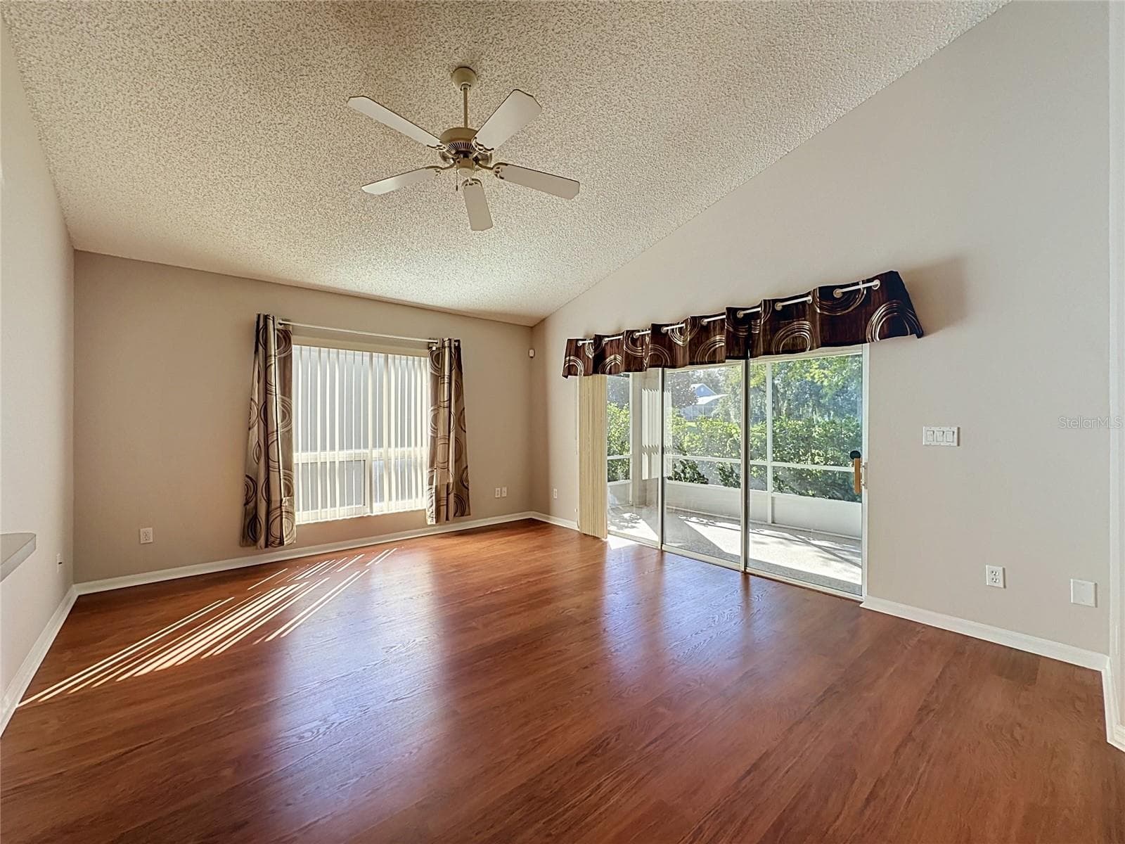 Living Room - 4004 CAPLAND AVE, CLERMONT