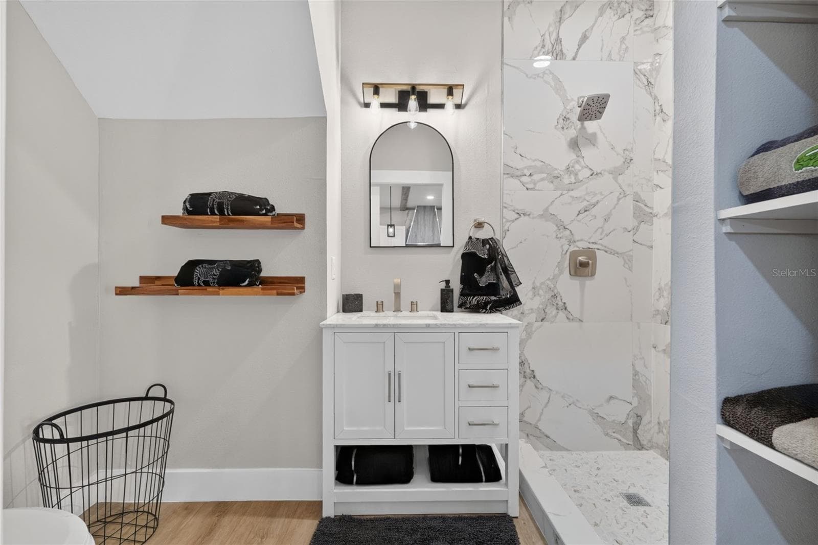 Downstairs full bathroom - 525 19TH ST NW, RUSKIN