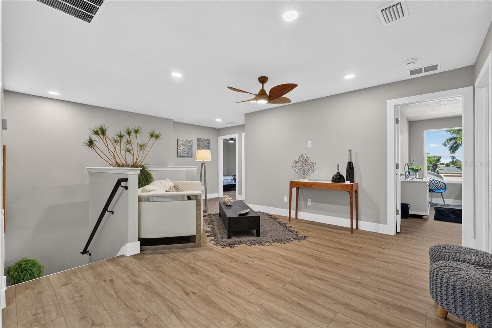 Upstairs loft - 525 19TH ST NW, RUSKIN