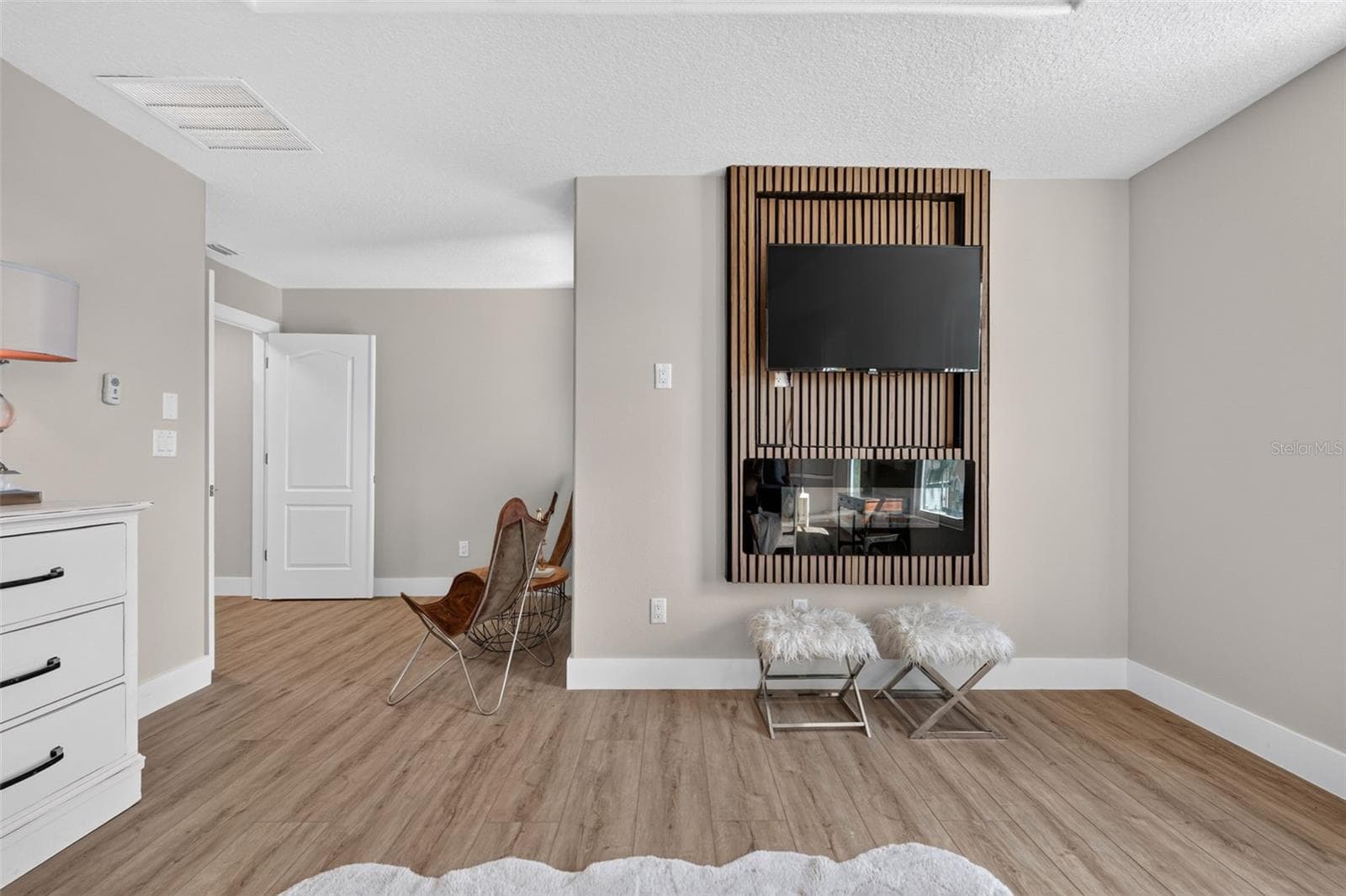 Primary bedroom electric fireplace - 525 19TH ST NW, RUSKIN