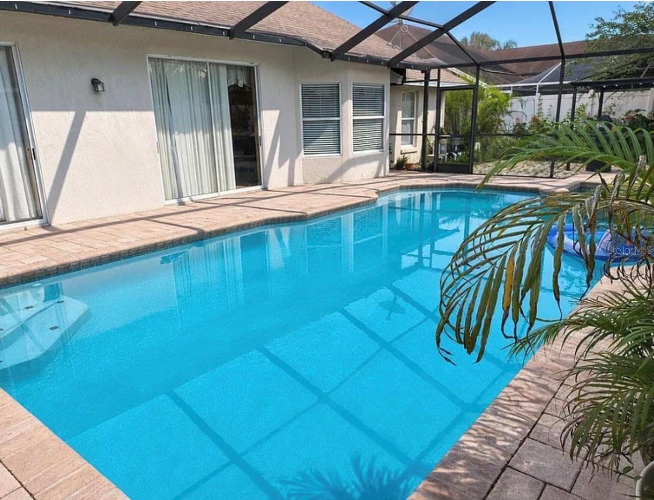 Single Family Residence at 8701 MIDDLE CROSS PL, TAMPA, photo 2 of 20