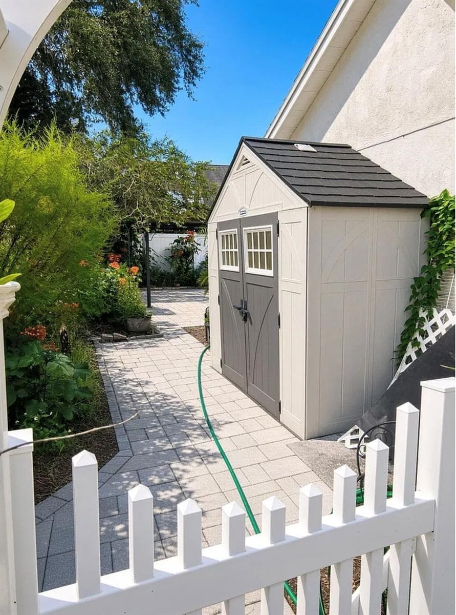 Single Family Residence at 8701 MIDDLE CROSS PL, TAMPA, photo 8 of 20
