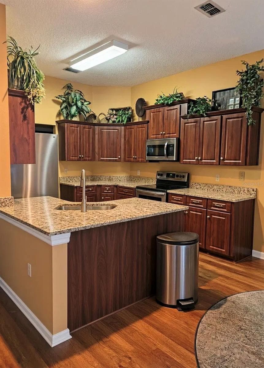 Single Family Residence at 8701 MIDDLE CROSS PL, TAMPA, photo 9 of 20