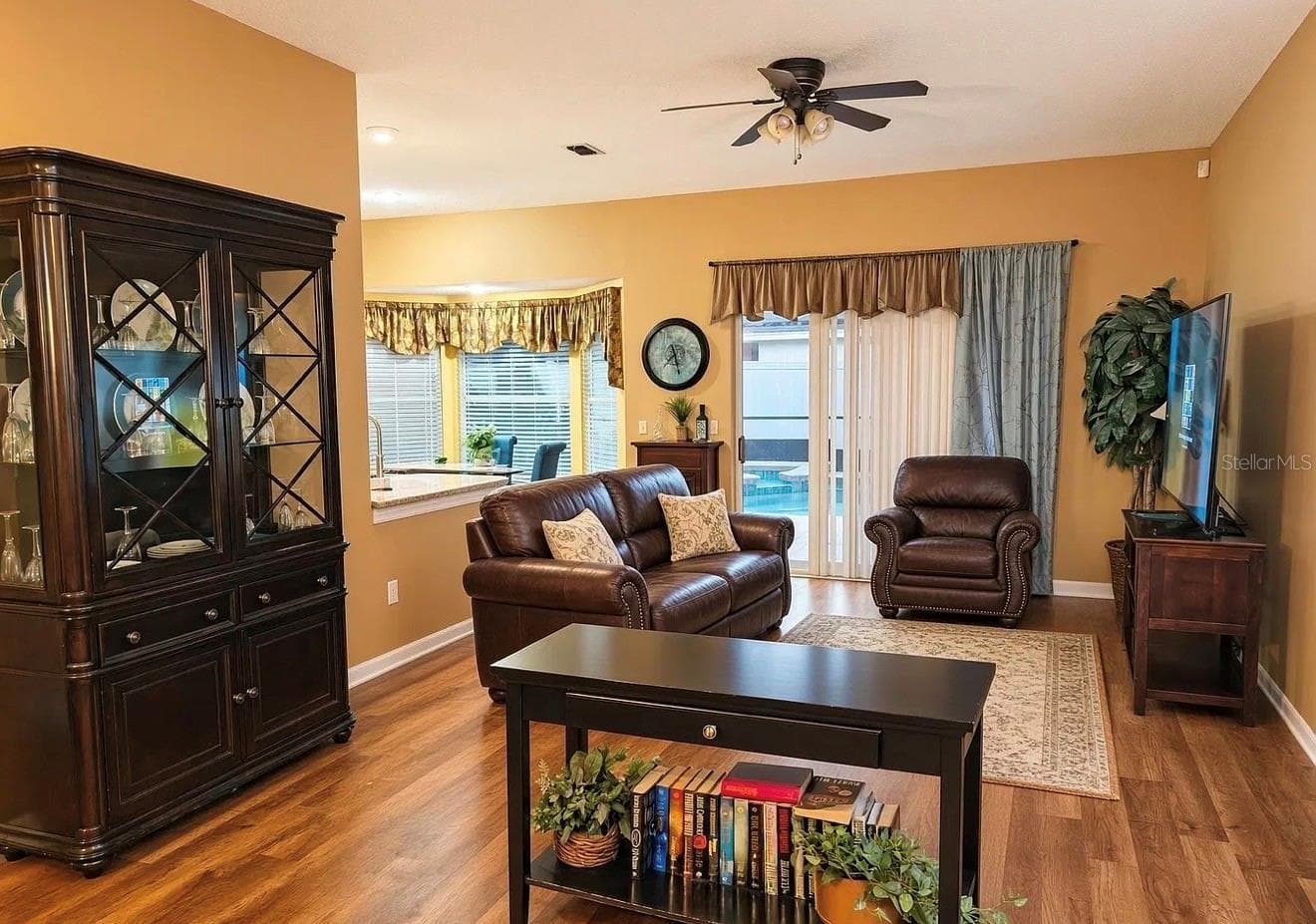 Single Family Residence at 8701 MIDDLE CROSS PL, TAMPA, photo 12 of 20