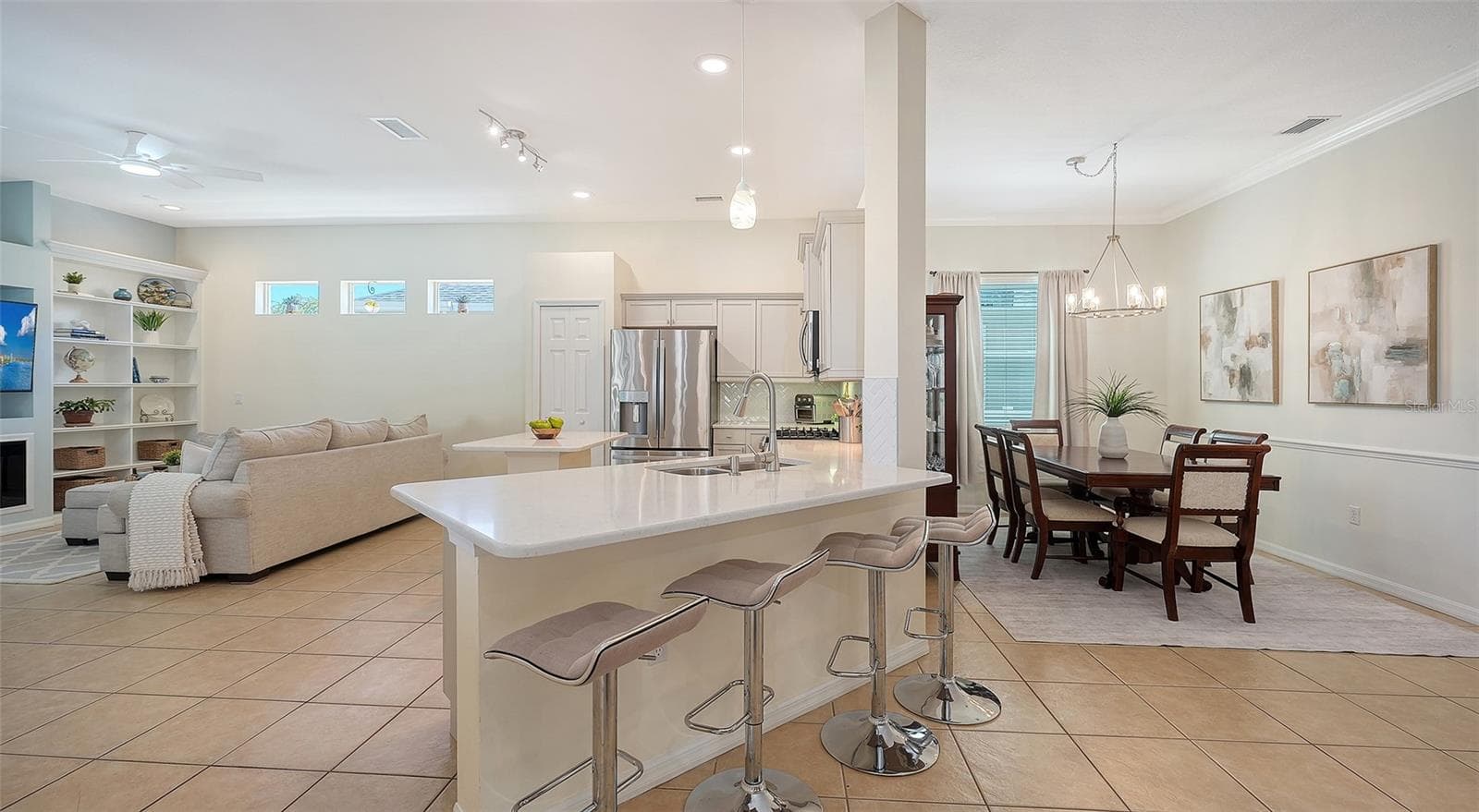 Single Family Residence at 15213 BLUE FISH CIR, LAKEWOOD RANCH, photo 9 of 38