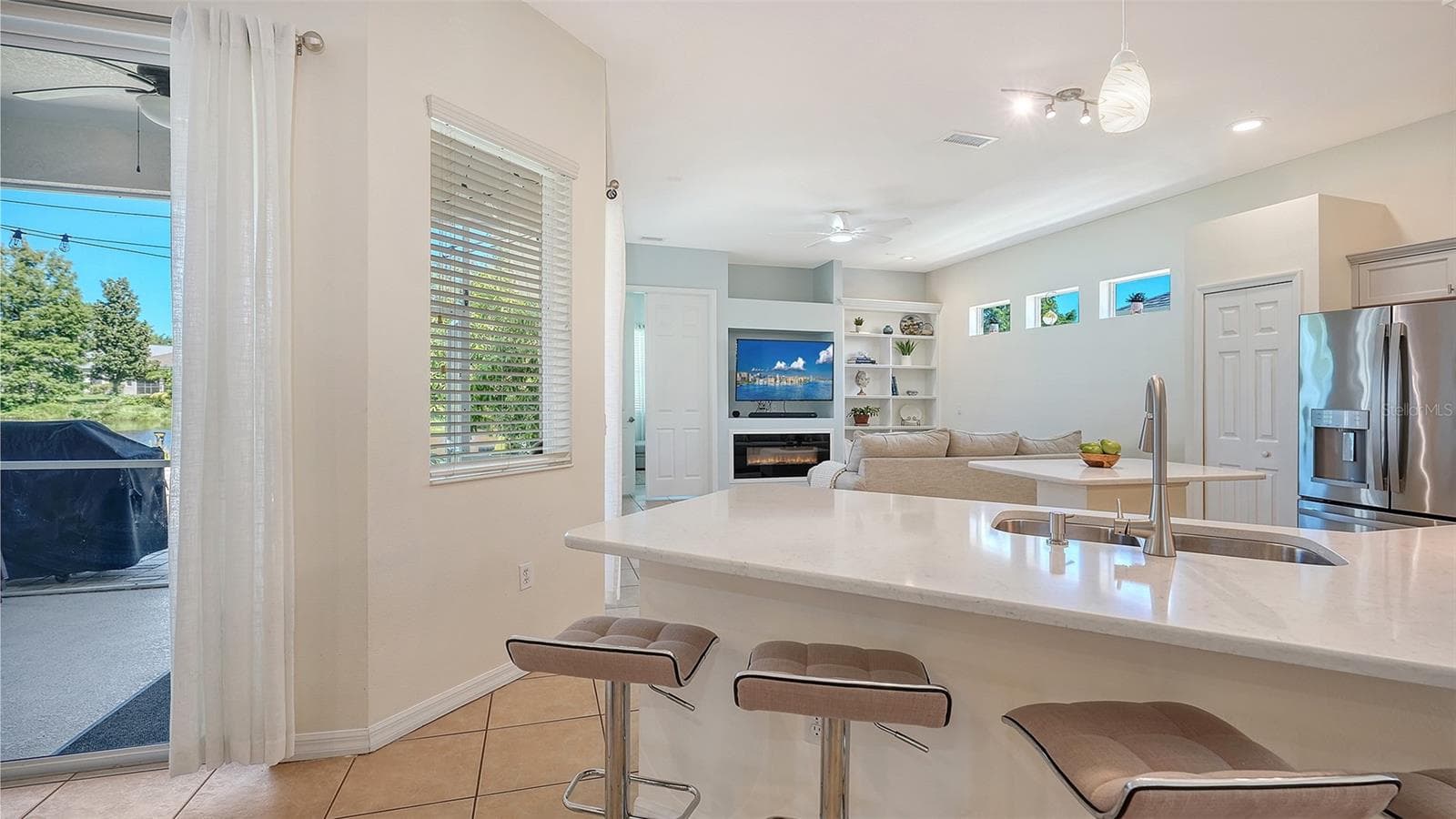 Single Family Residence at 15213 BLUE FISH CIR, LAKEWOOD RANCH, photo 11 of 38