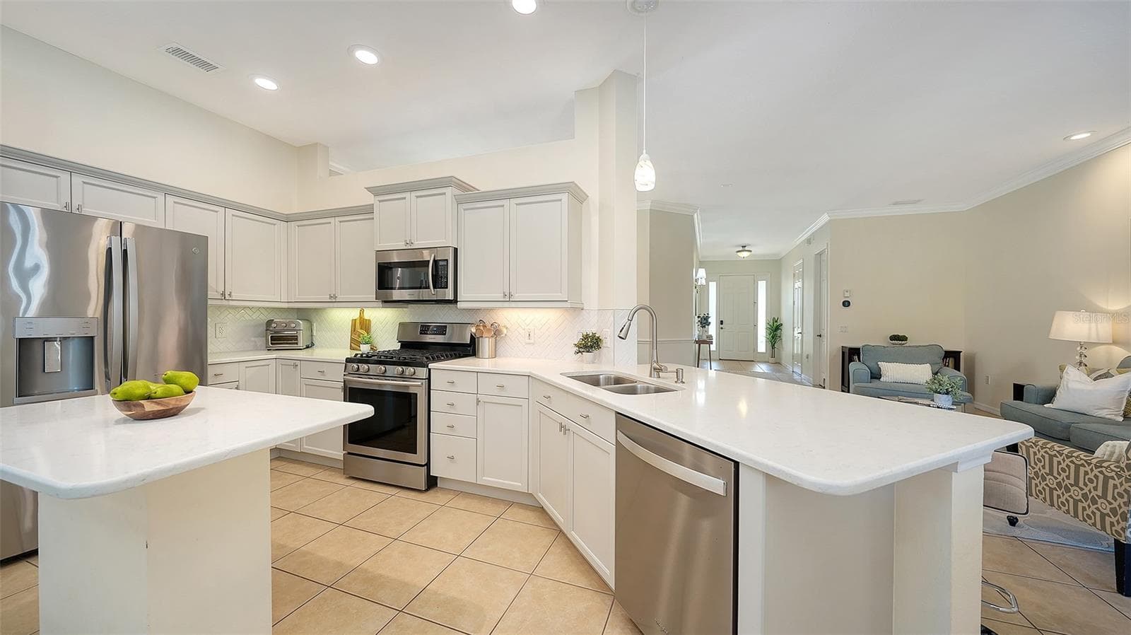 Single Family Residence at 15213 BLUE FISH CIR, LAKEWOOD RANCH, photo 12 of 38