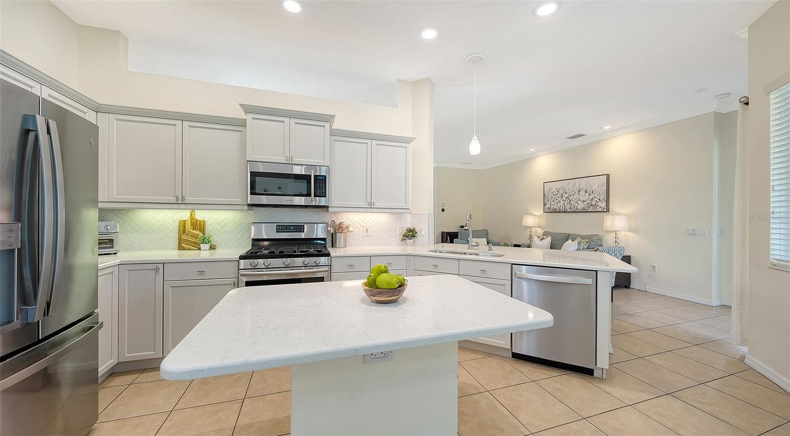 Single Family Residence at 15213 BLUE FISH CIR, LAKEWOOD RANCH, photo 13 of 38