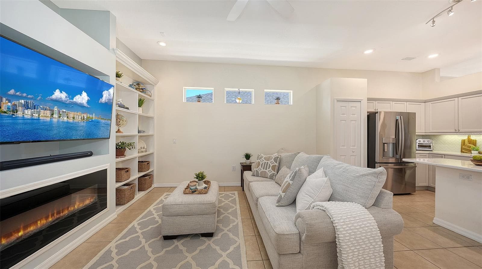 Single Family Residence at 15213 BLUE FISH CIR, LAKEWOOD RANCH, photo 14 of 38