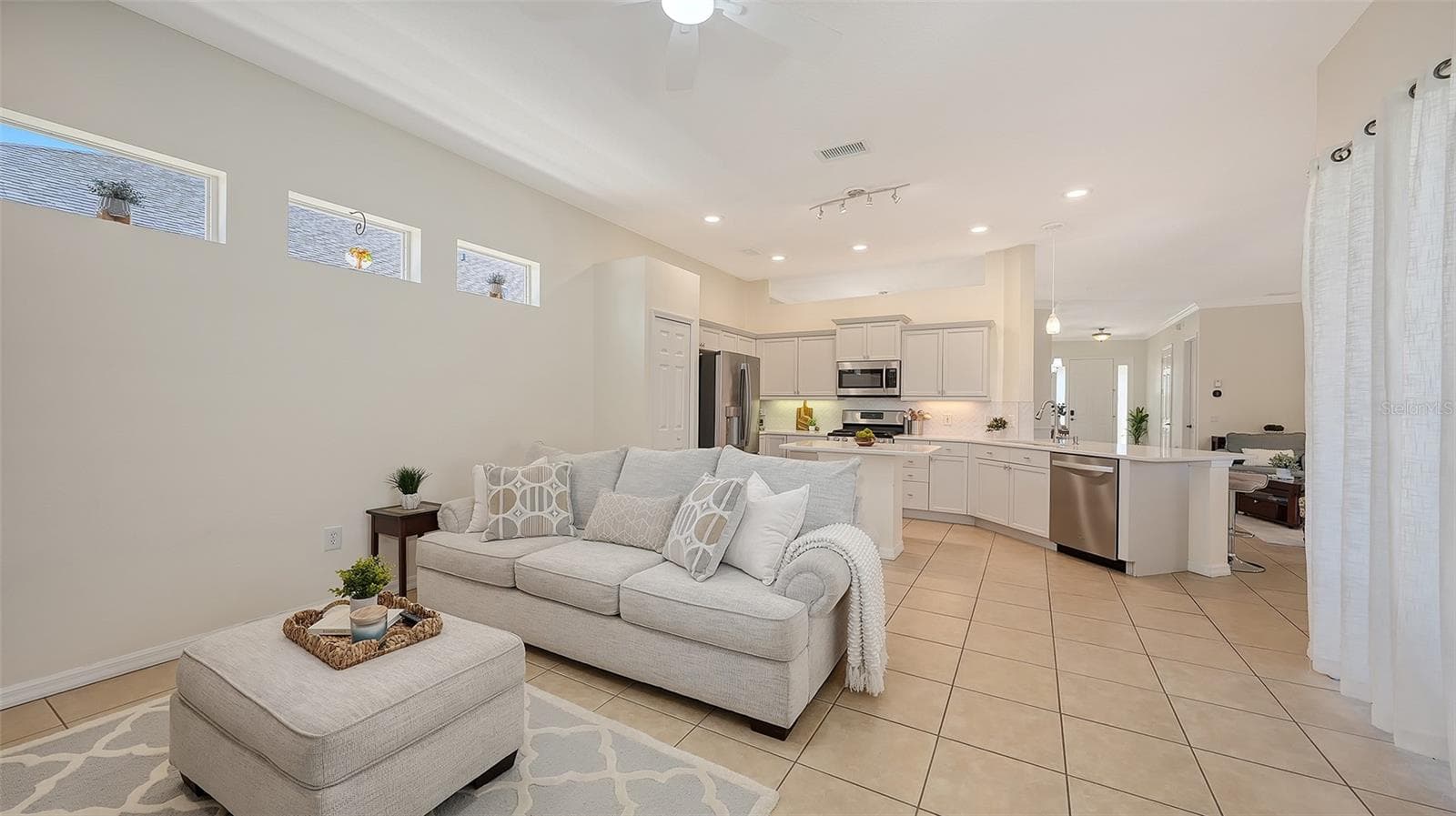 Single Family Residence at 15213 BLUE FISH CIR, LAKEWOOD RANCH, photo 15 of 38