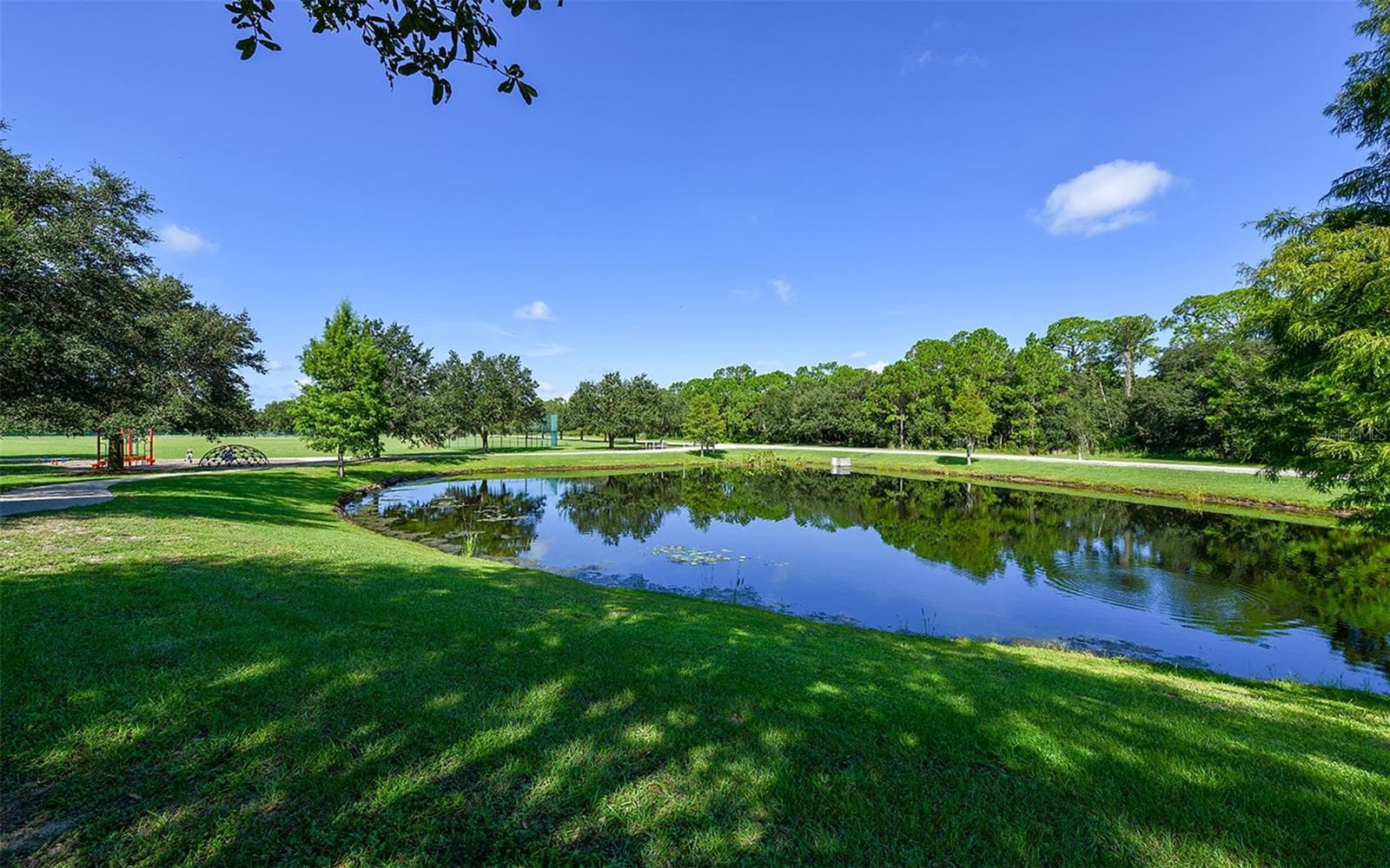 Single Family Residence at 15213 BLUE FISH CIR, LAKEWOOD RANCH, photo 36 of 38
