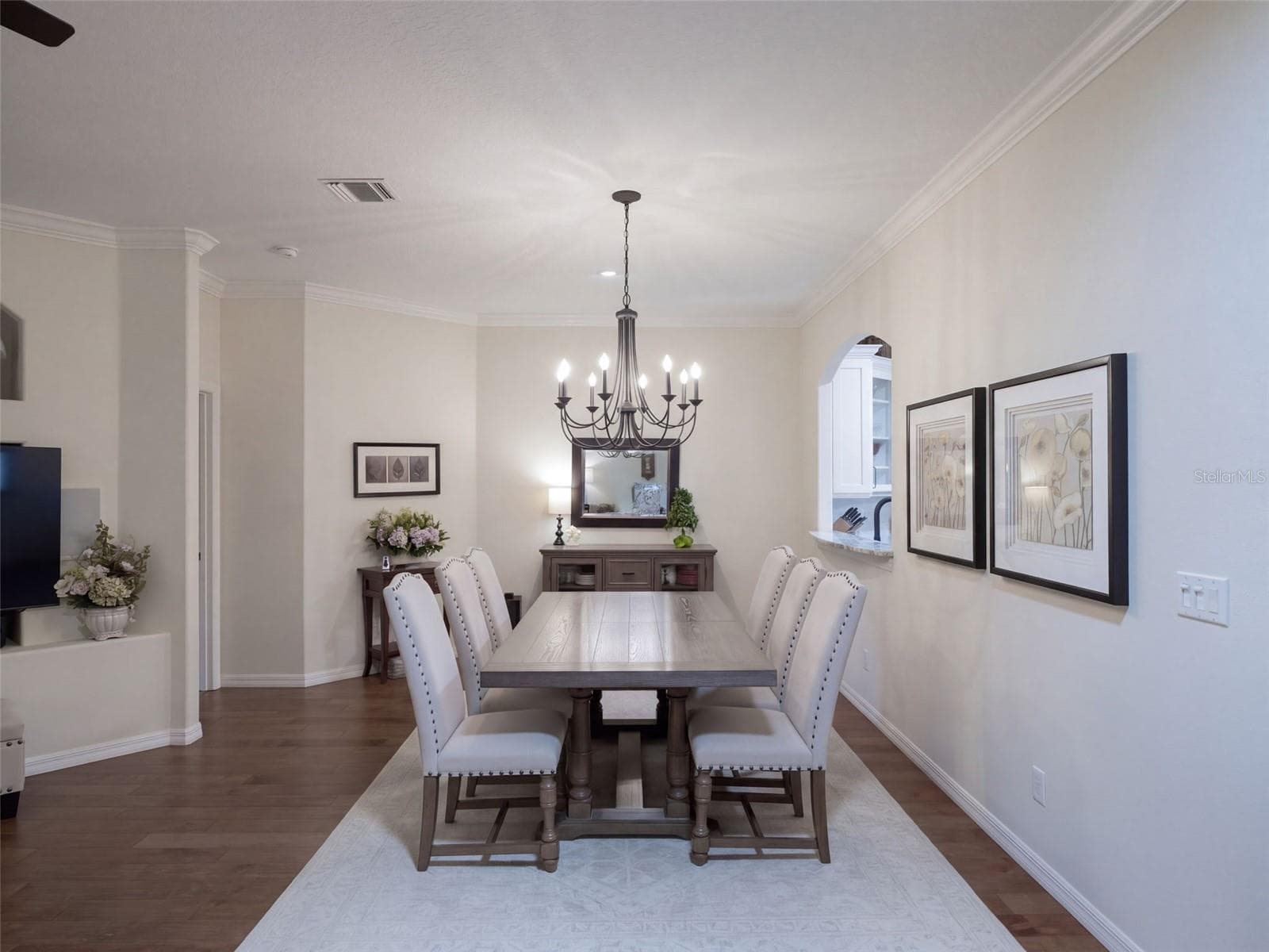 Formal Dining with pass-through - 21411 ROYAL TROON DR, LEESBURG
