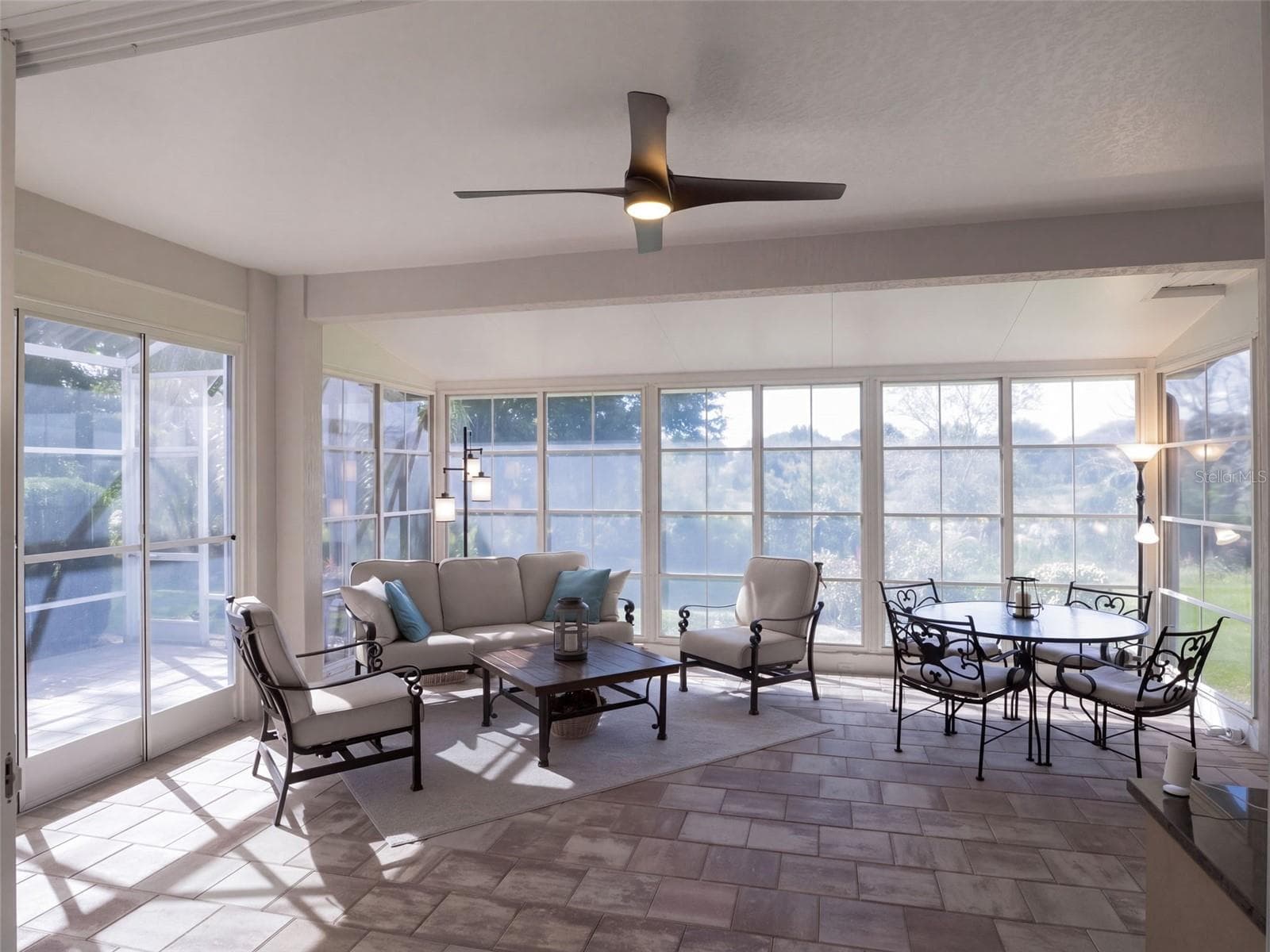 Light and bright - 21411 ROYAL TROON DR, LEESBURG