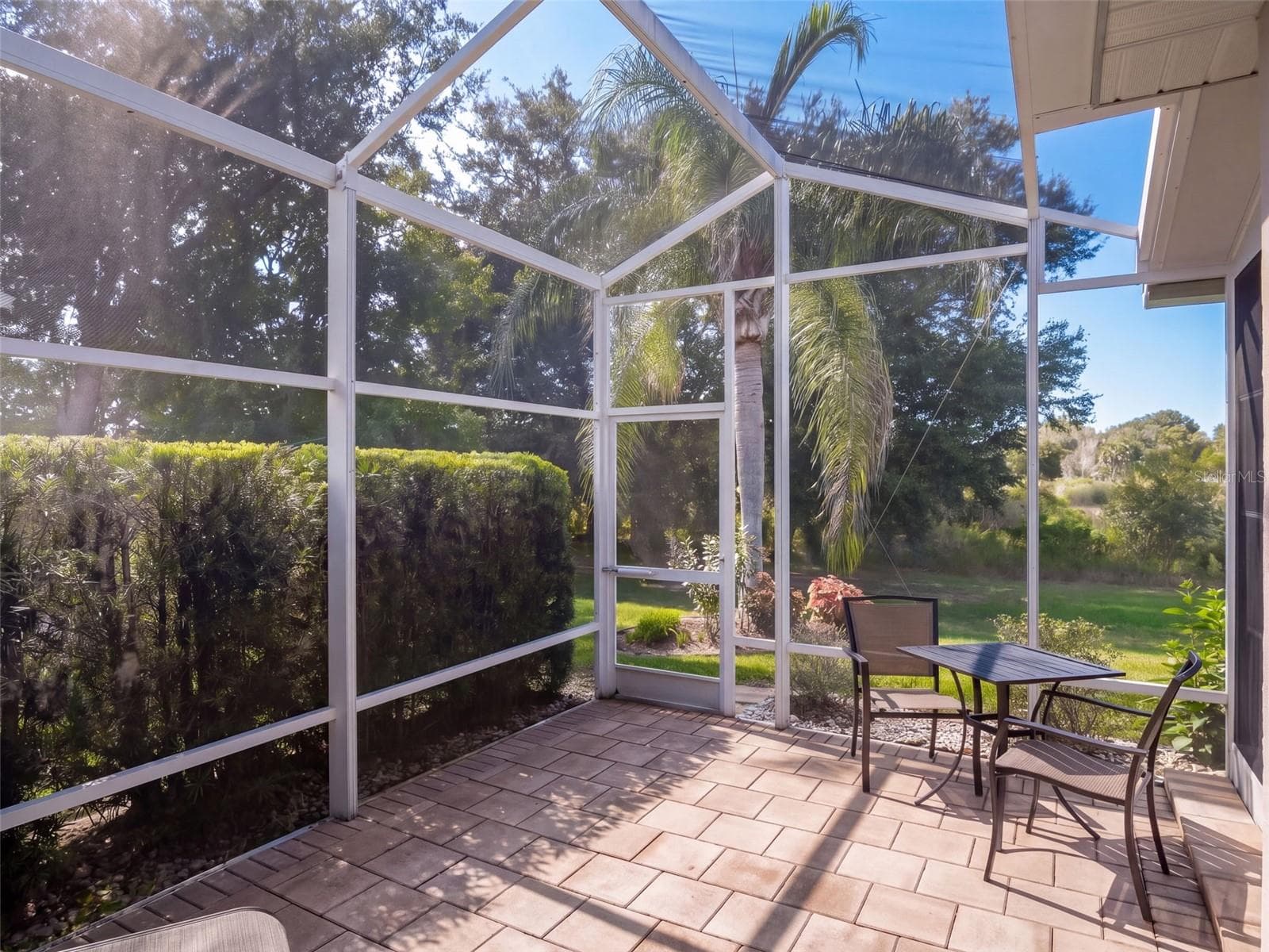 Pavers and privacy - 21411 ROYAL TROON DR, LEESBURG