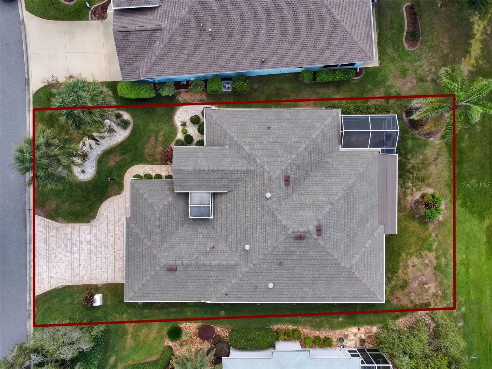 Updated roof and gutters - 21411 ROYAL TROON DR, LEESBURG