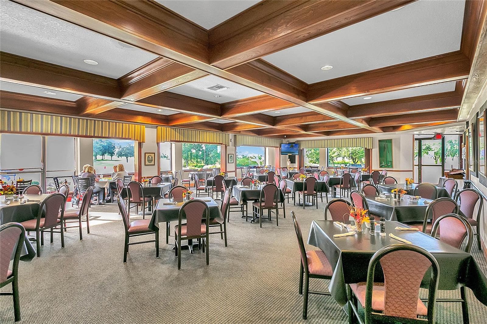 Full service restaurant - 21411 ROYAL TROON DR, LEESBURG