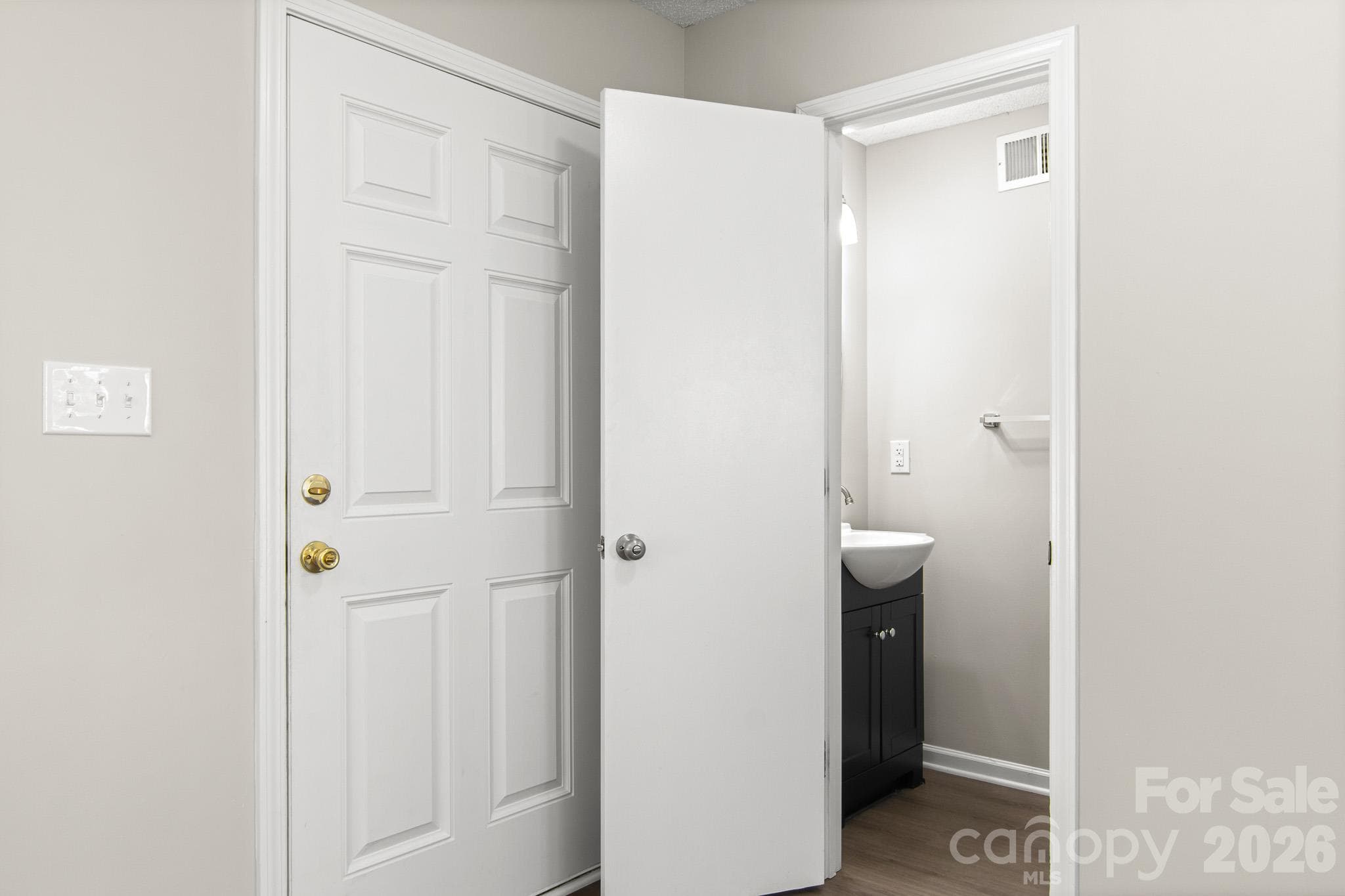 Single Family Residence at 2303 Highland Park Drive, Charlotte, photo 5 of 48