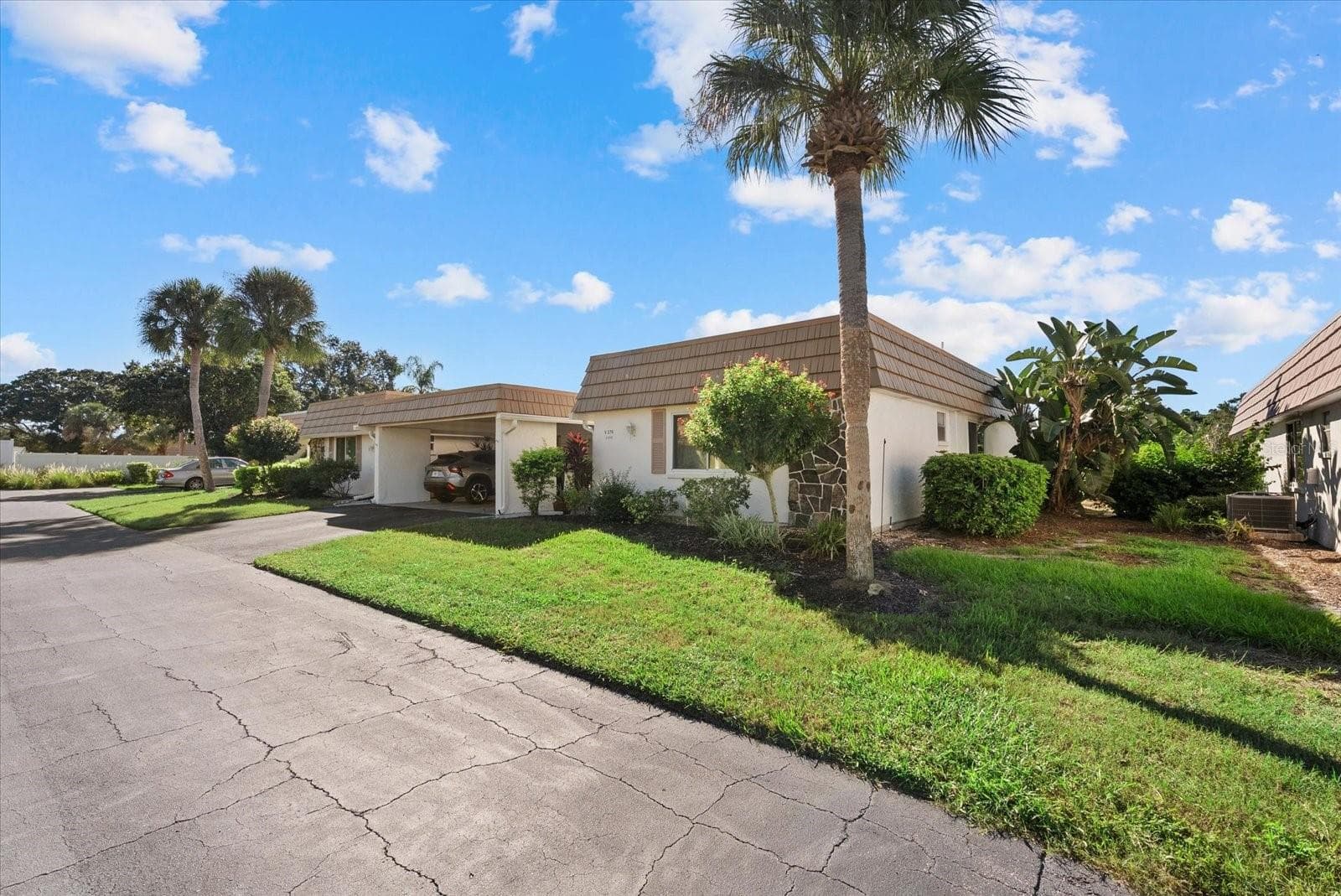 Front Villa Right - 2320 AQUABLUFF PL #V274, SARASOTA