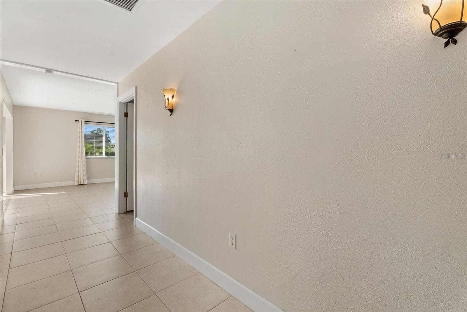 Hallway to Living and Kitchen Area - 2320 AQUABLUFF PL #V274, SARASOTA