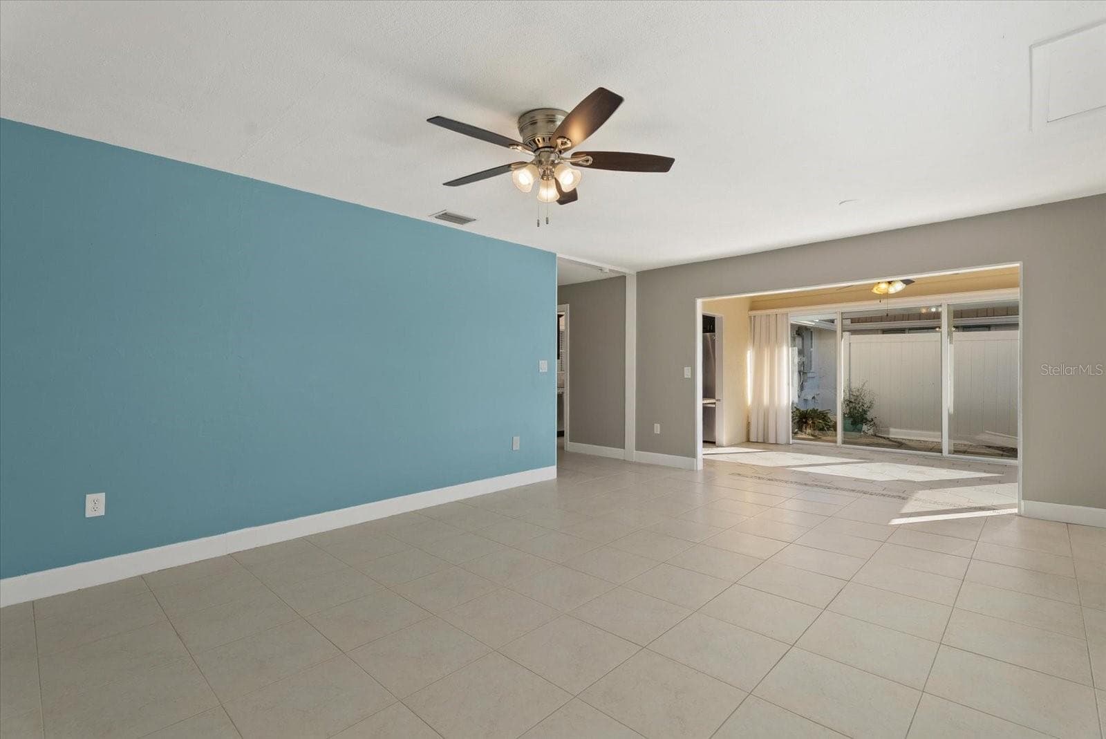 Living Room Facing Dining Kitchen area - 2320 AQUABLUFF PL #V274, SARASOTA