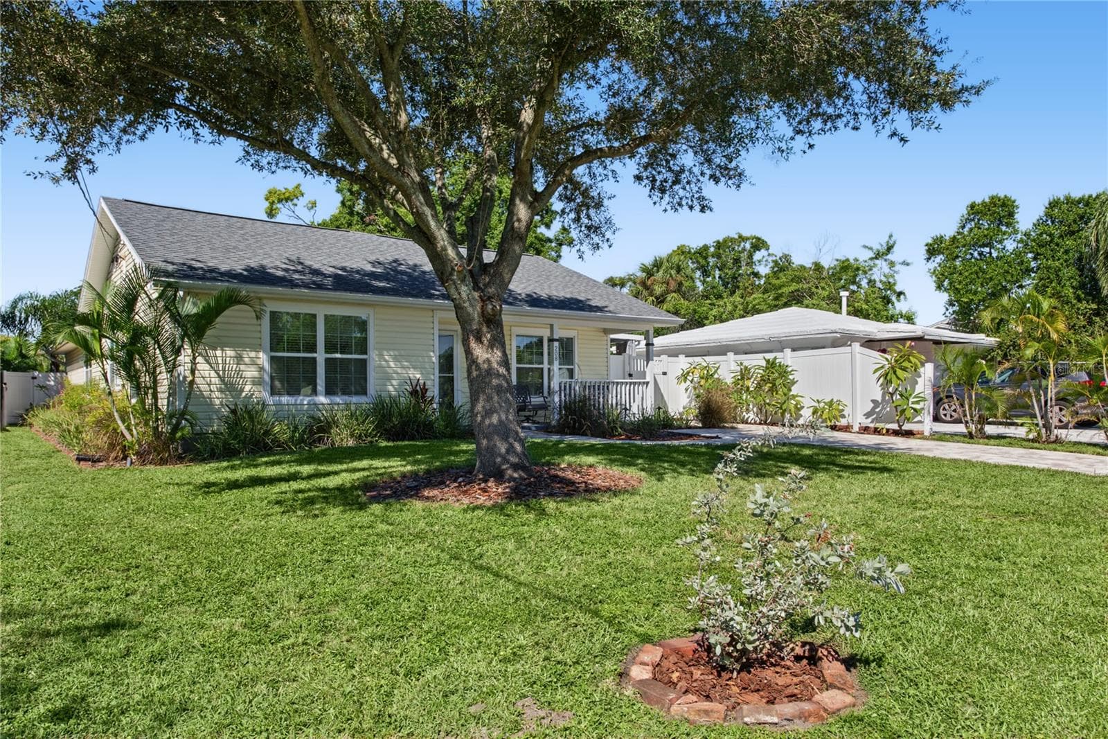 Single Family Residence at 208 N NEW JERSEY AVE, TAMPA, photo 2 of 26