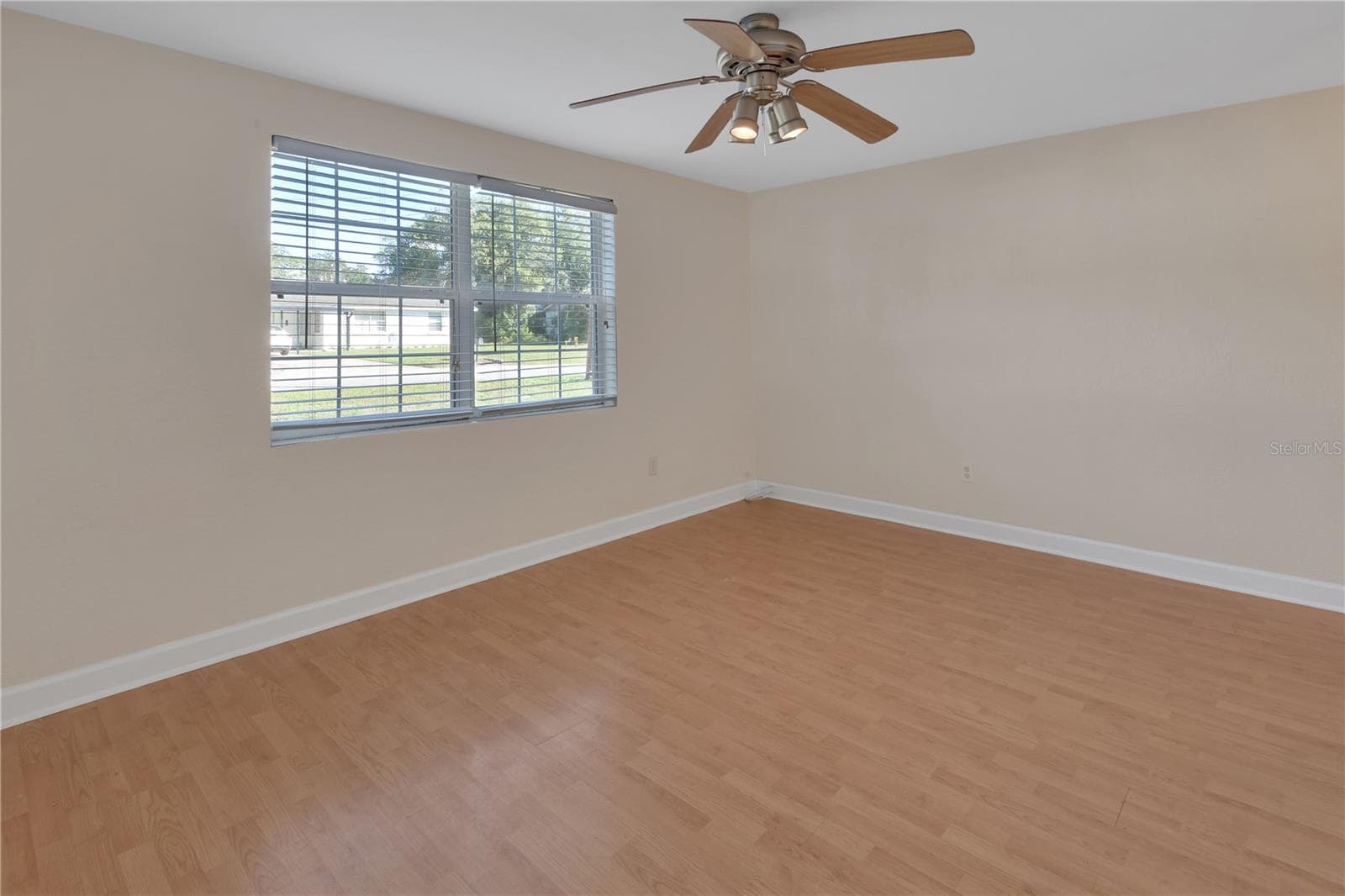 Living room - 147 LUCERNE DR, DEBARY
