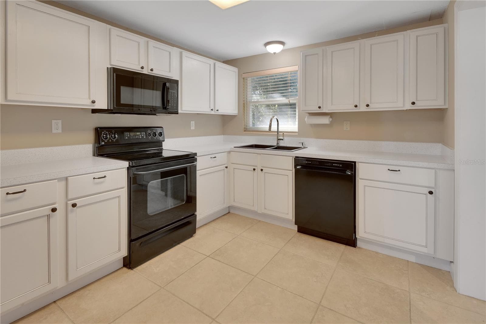 Sweet kitchen with new countertops, dishwasher and microwave. - 147 LUCERNE DR, DEBARY