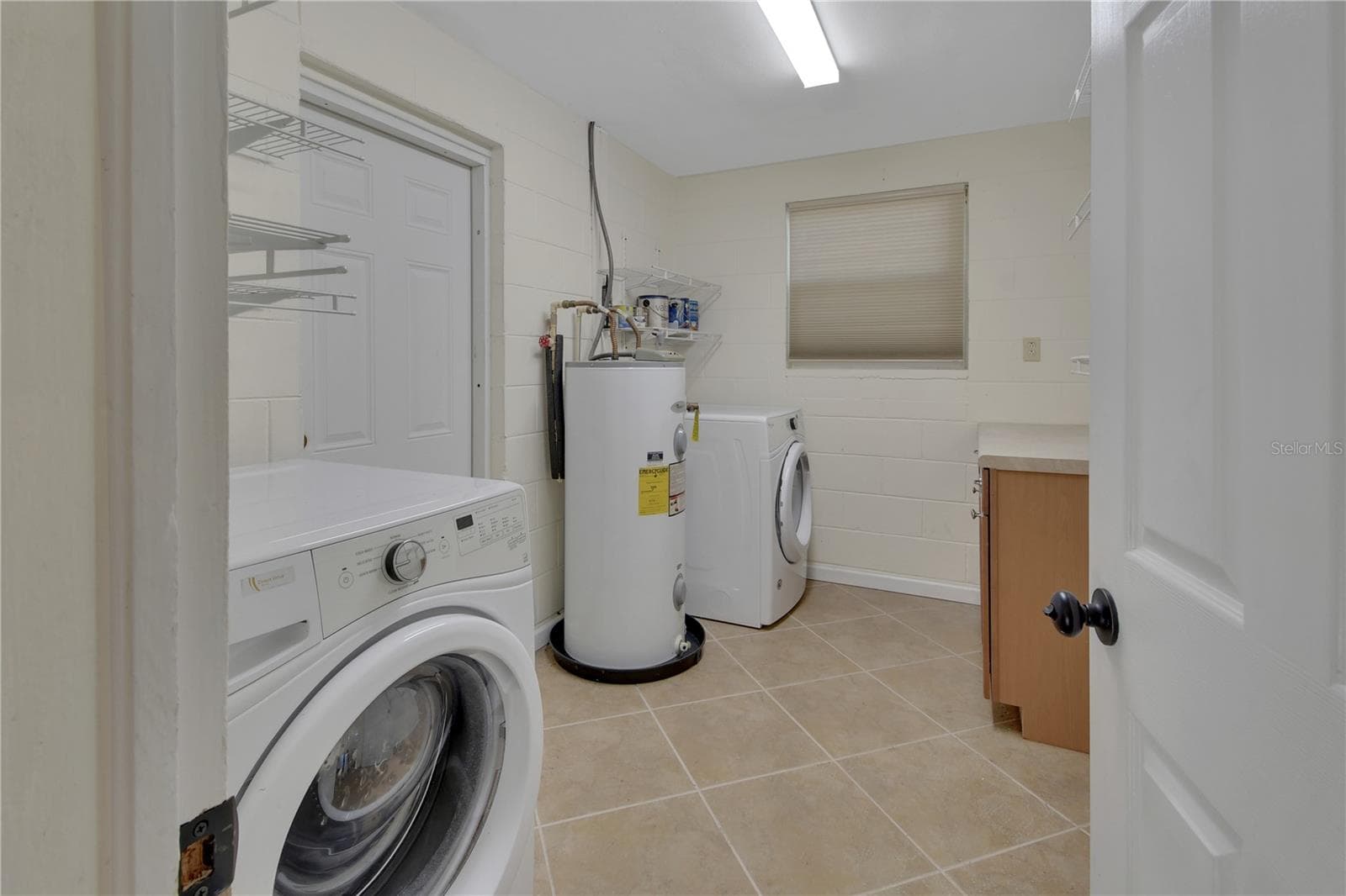 Laundry and storage leads to back yard - 147 LUCERNE DR, DEBARY