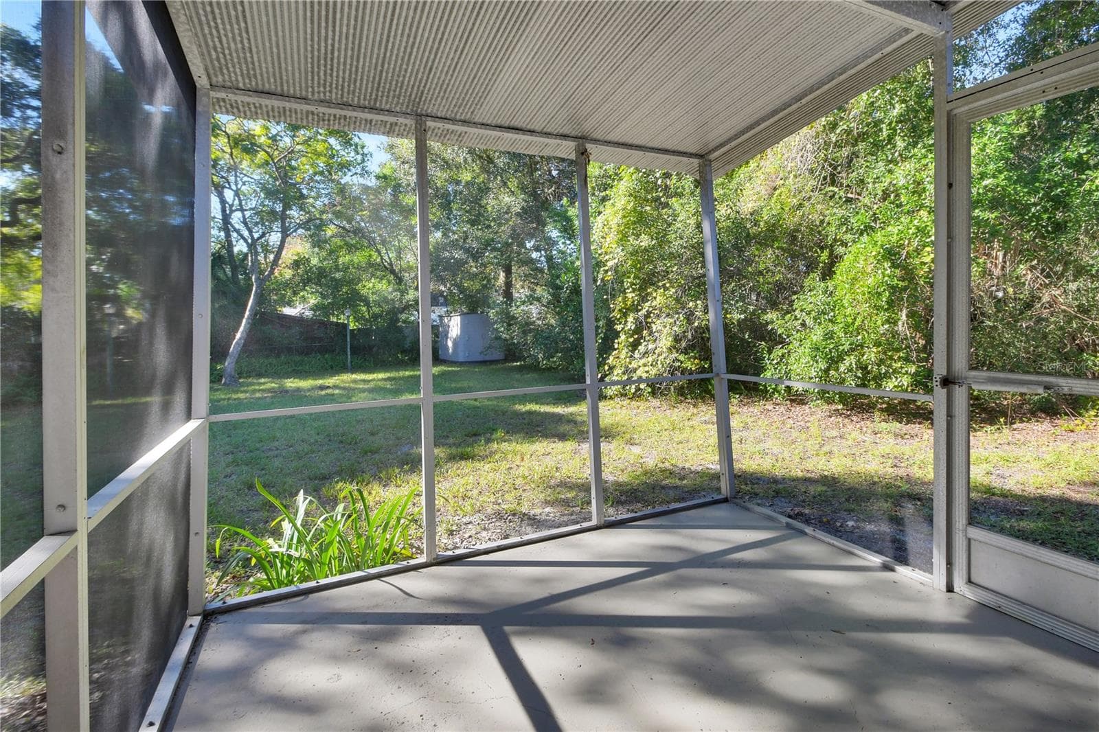 Screened porch with view of the storage shed - 147 LUCERNE DR, DEBARY