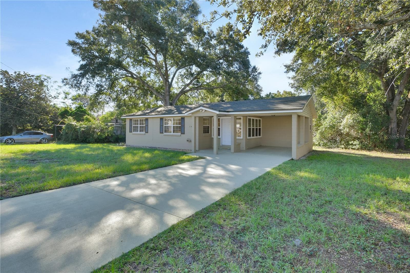 Recently painted house and driveway - 147 LUCERNE DR, DEBARY