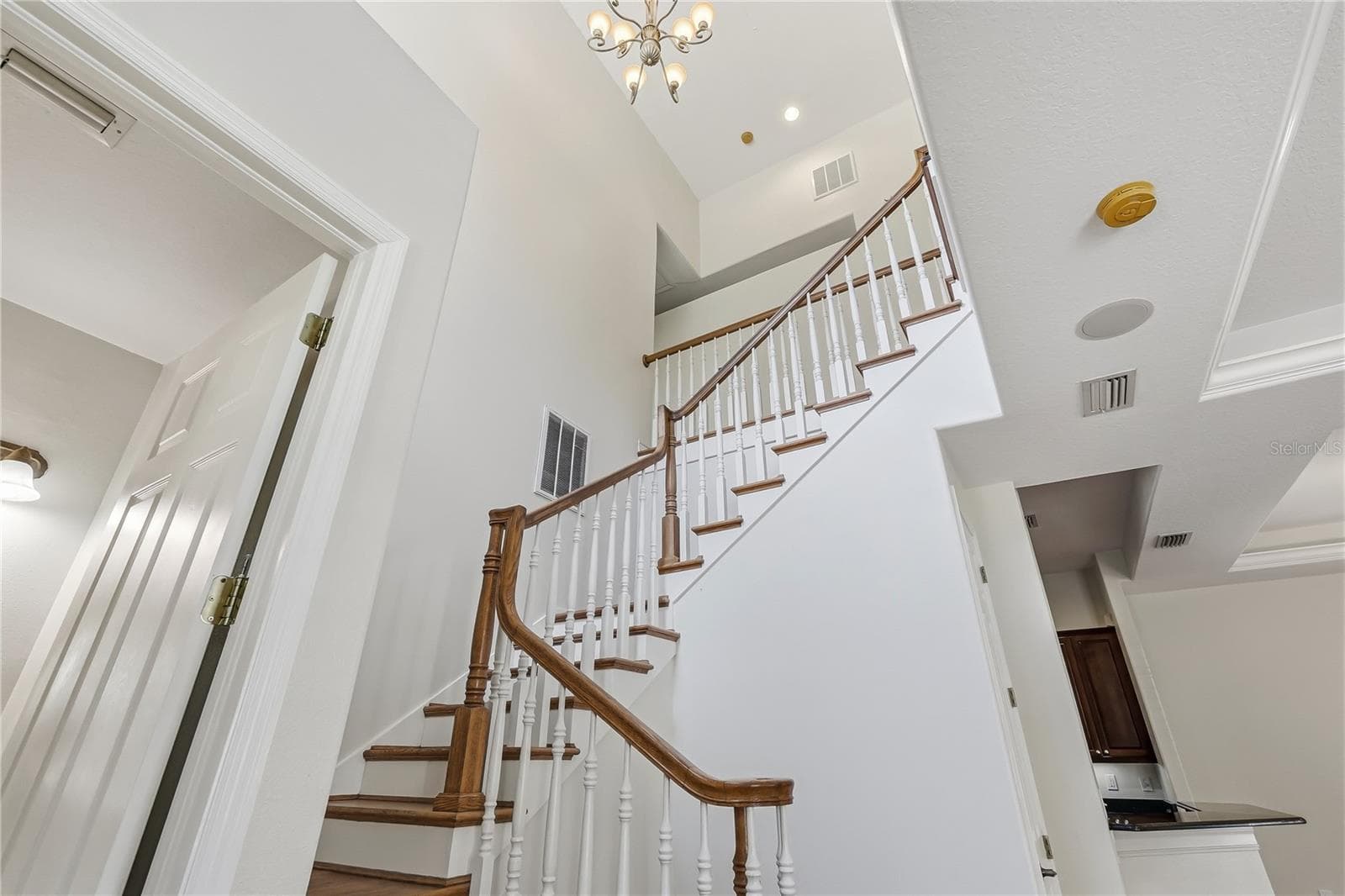 Townhouse at THE BORGHESE VILLAS AT WESTSHO, TAMPA, photo 17 of 42