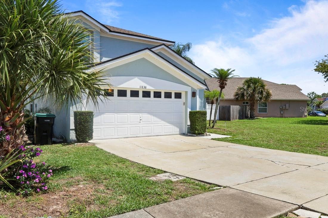 Single Family Residence at 11836 HARTFORDSHIRE WAY, ORLANDO, photo 3 of 31