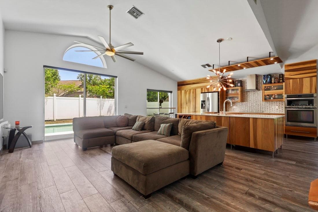 Single Family Residence at 11836 HARTFORDSHIRE WAY, ORLANDO, photo 13 of 31