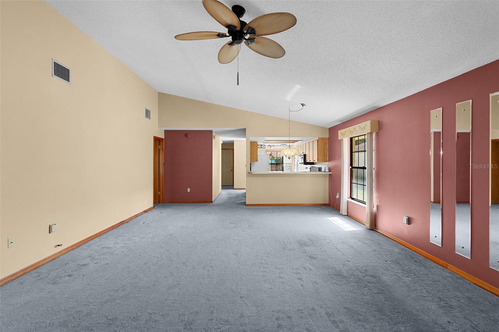 Single Family Residence at 1522 S POINTE DR, LEESBURG, photo 18 of 40