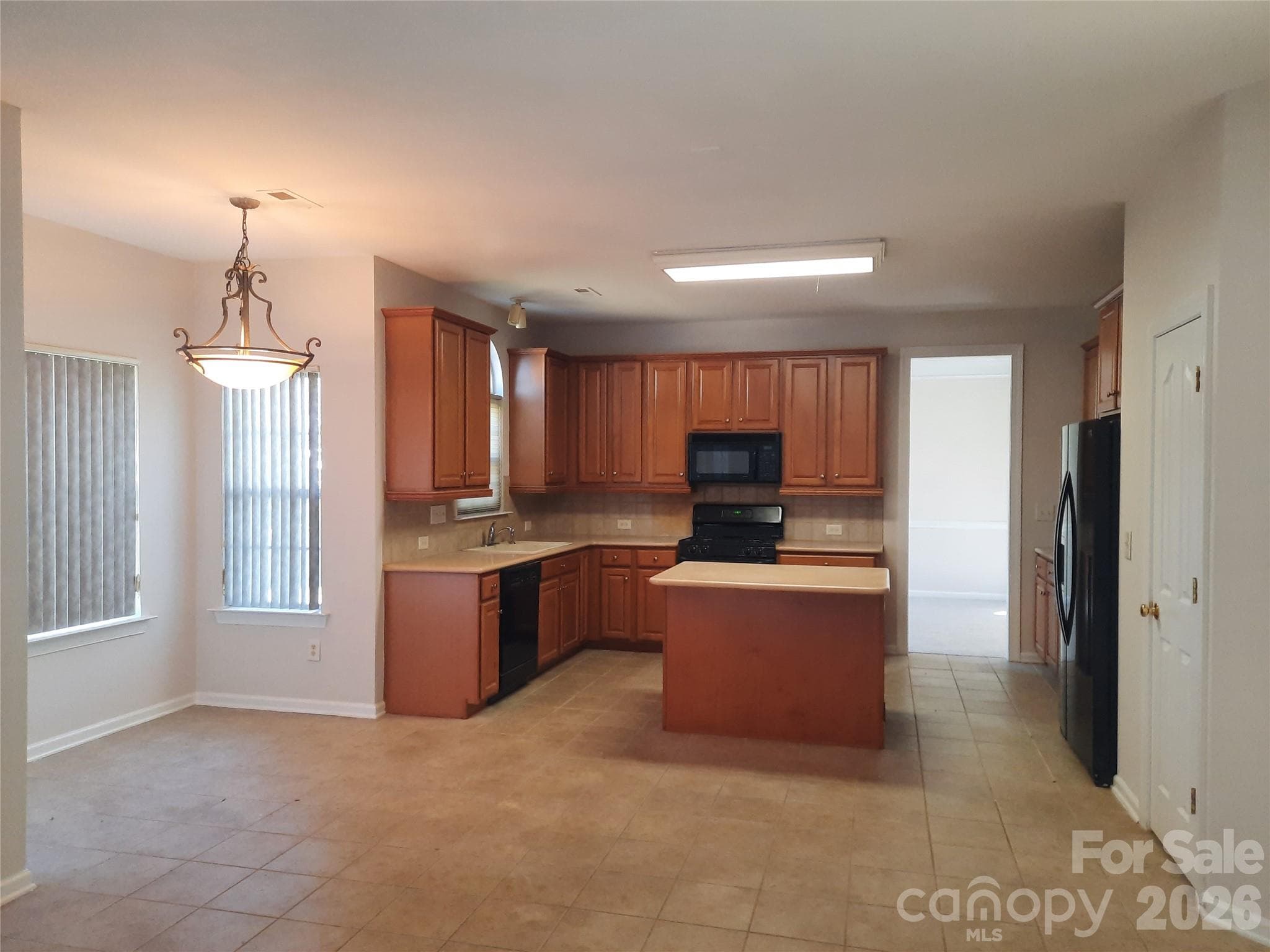 Single Family Residence at 4704 Mimosa Place, Harris, photo 5 of 6