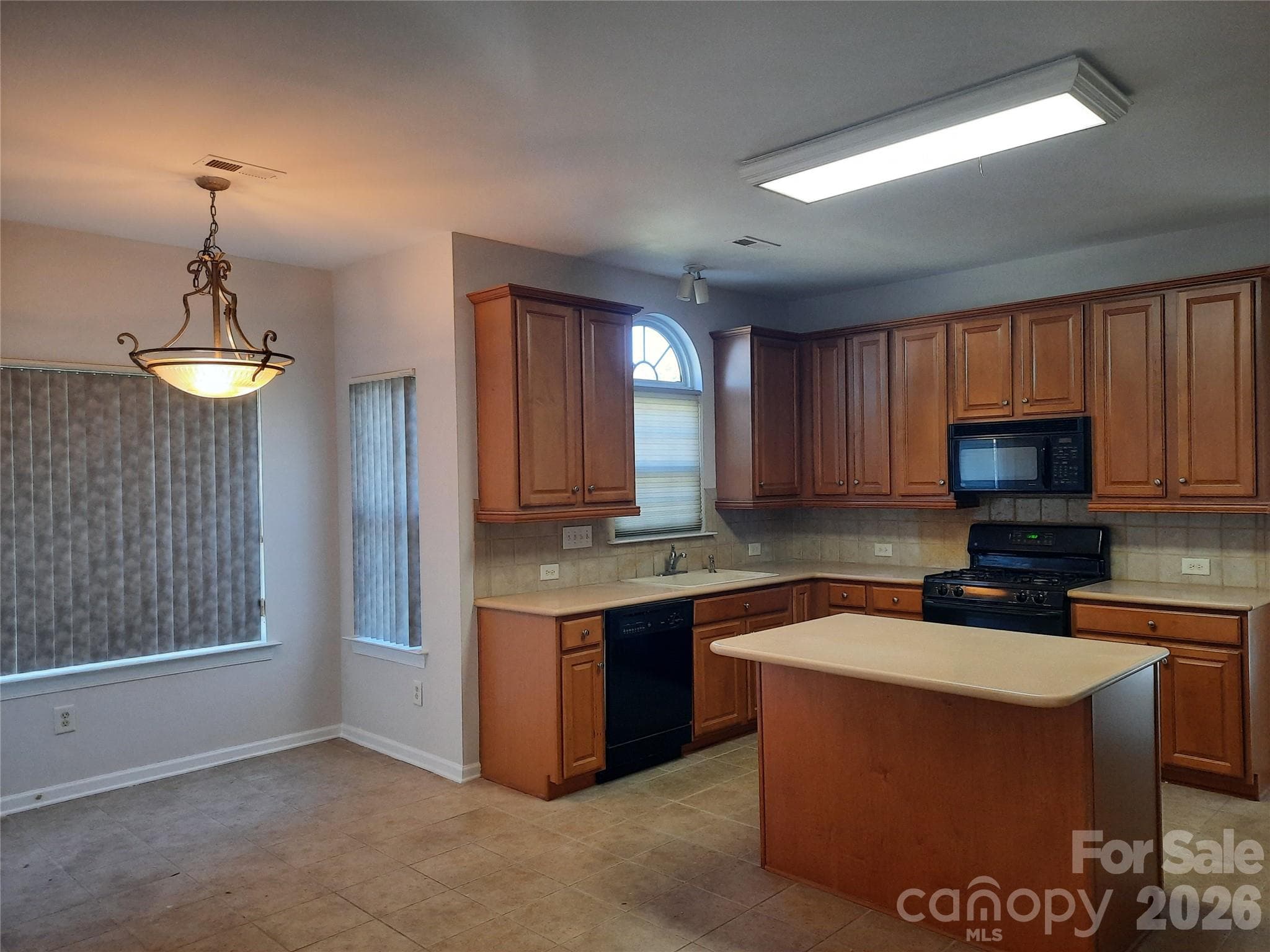 Single Family Residence at 4704 Mimosa Place, Harris, photo 6 of 6