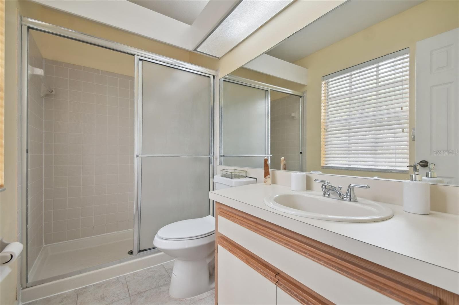 2nd bedroom bathroom - 5836 RED CEDAR LN, TAMPA