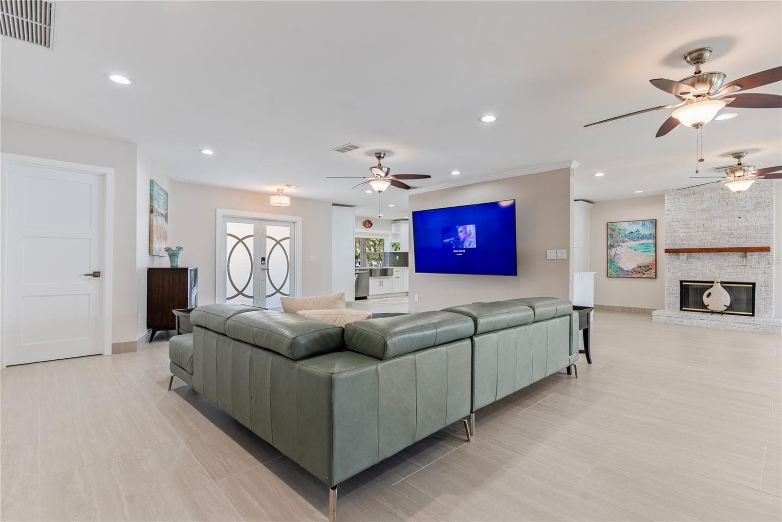 Livingroom - 404 HARBOR DR S, INDIAN ROCKS BEACH