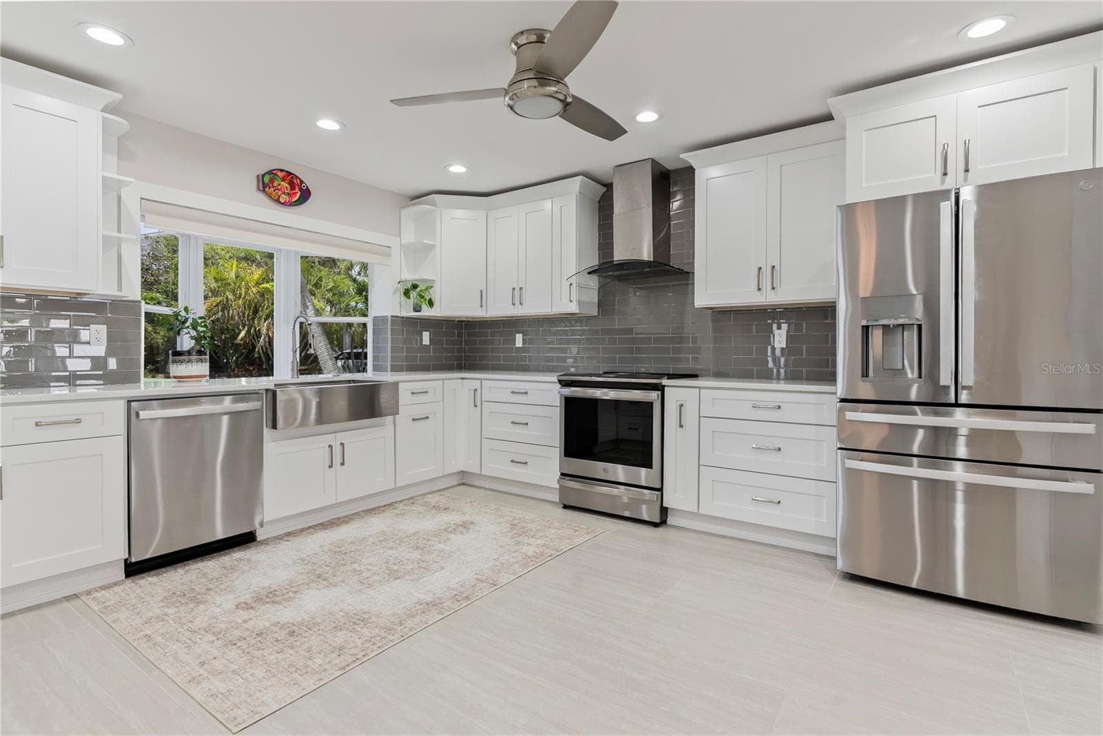 Single Family Residence at 404 HARBOR DR S, INDIAN ROCKS BEACH, photo 6 of 54