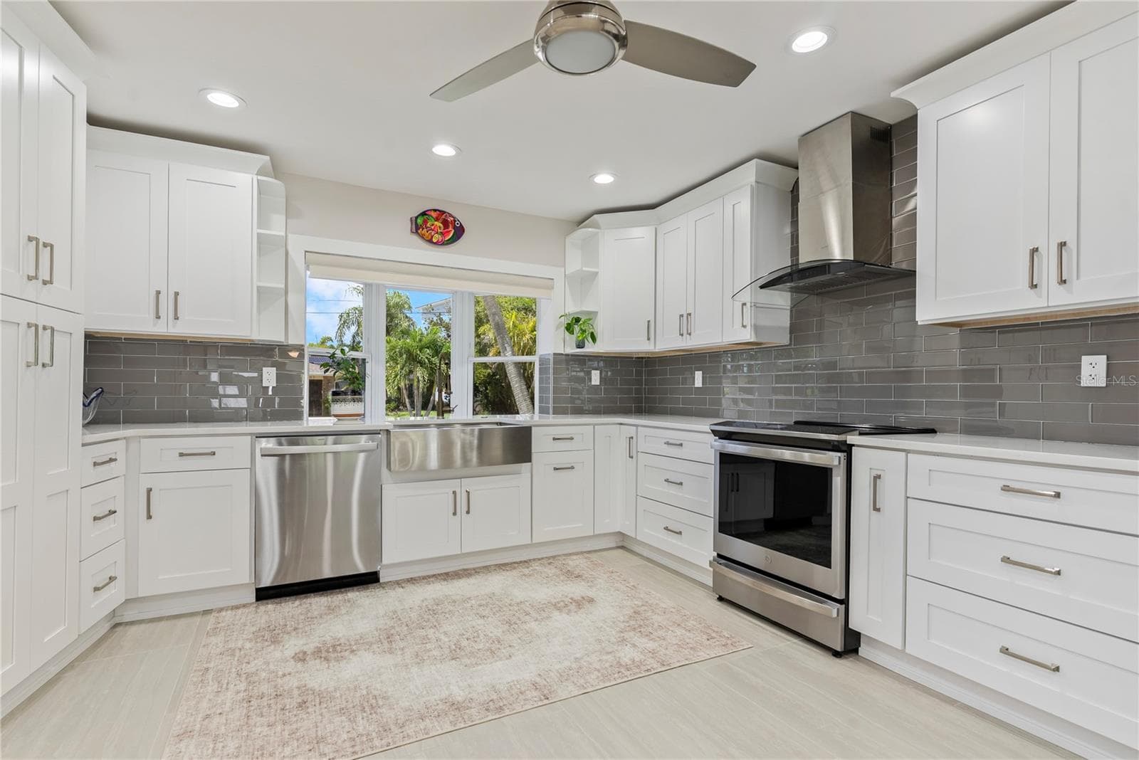 Single Family Residence at 404 HARBOR DR S, INDIAN ROCKS BEACH, photo 8 of 54