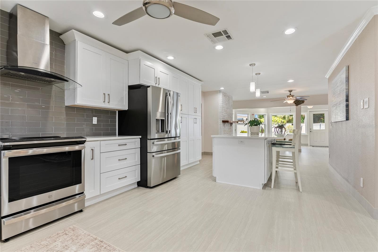 Single Family Residence at 404 HARBOR DR S, INDIAN ROCKS BEACH, photo 9 of 54