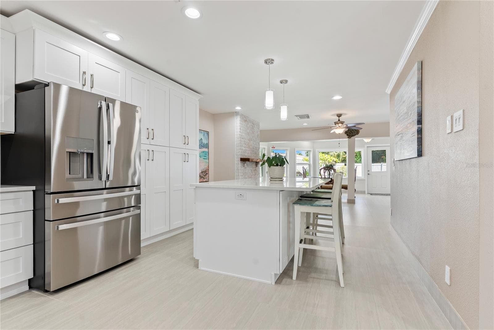 Single Family Residence at 404 HARBOR DR S, INDIAN ROCKS BEACH, photo 10 of 54