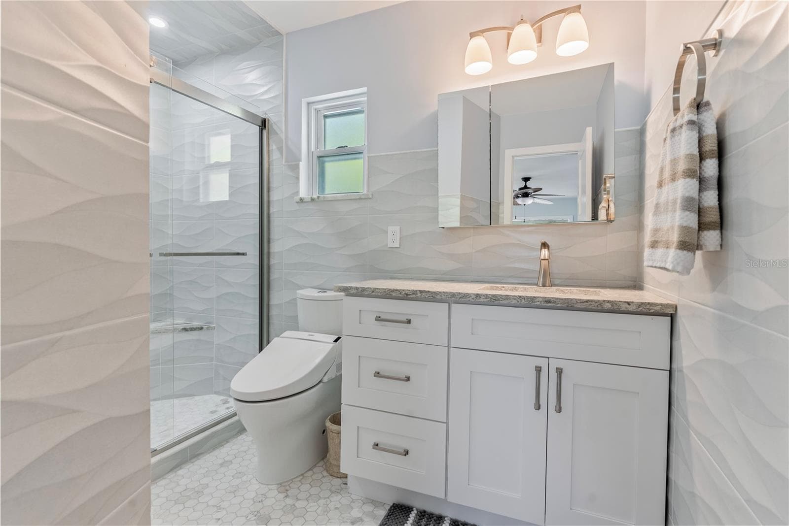 Primary Bathroom - 404 HARBOR DR S, INDIAN ROCKS BEACH