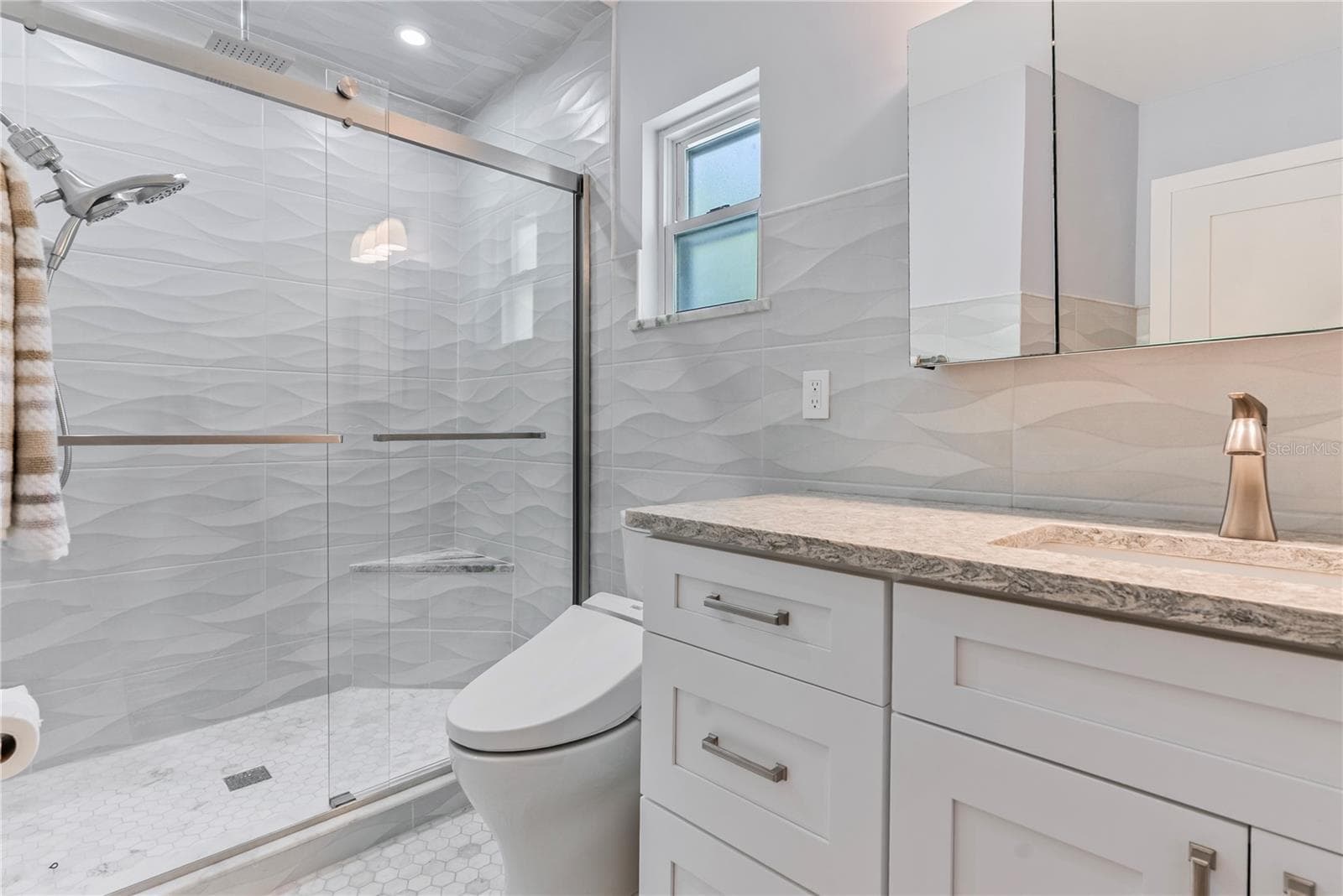 Primary Bathroom - 404 HARBOR DR S, INDIAN ROCKS BEACH